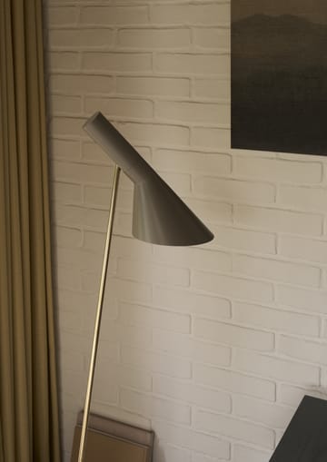 AJ Stehleuchte - Brass-warm grey - Louis Poulsen