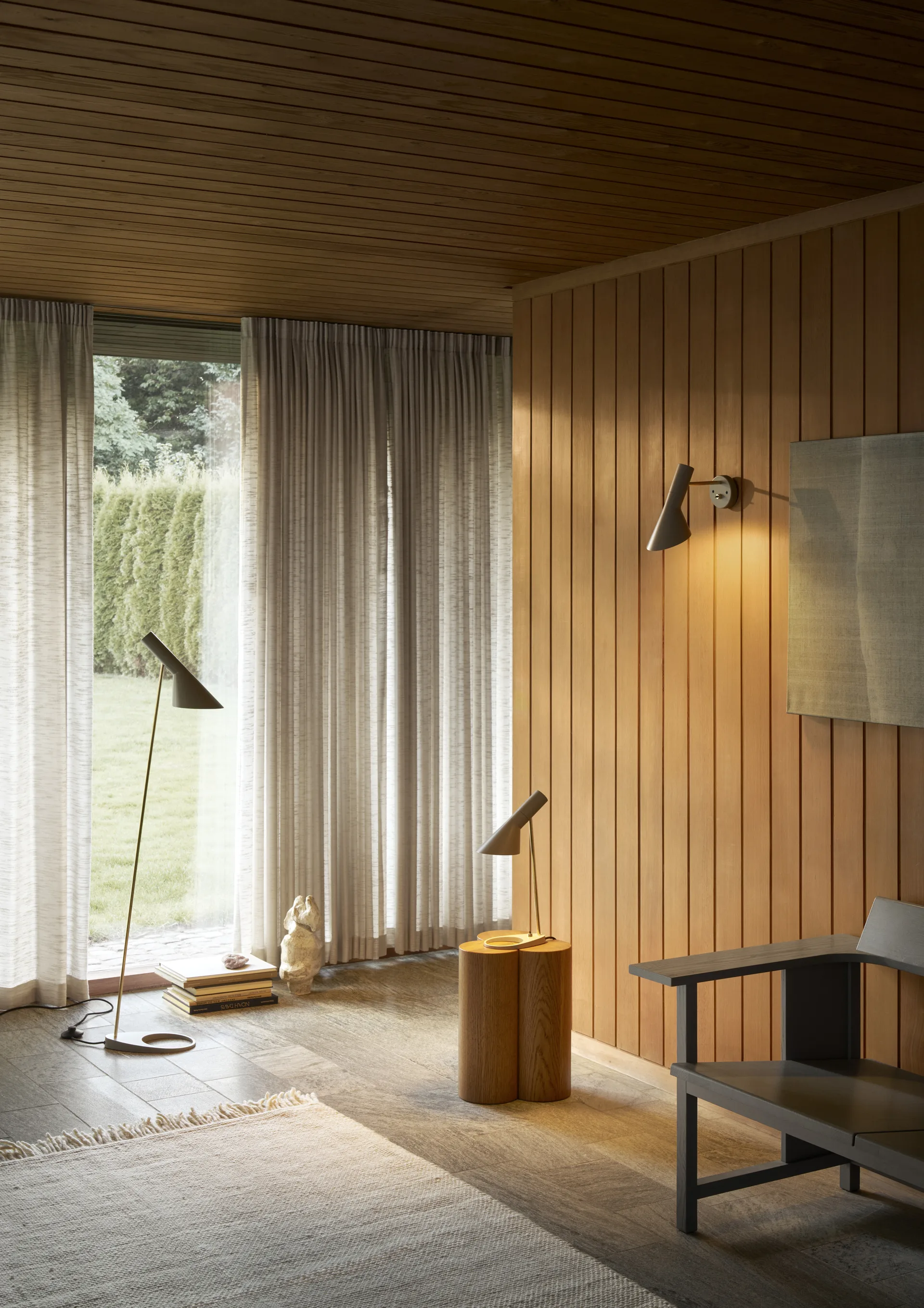 AJ Stehleuchte, Brass-warm grey Louis Poulsen