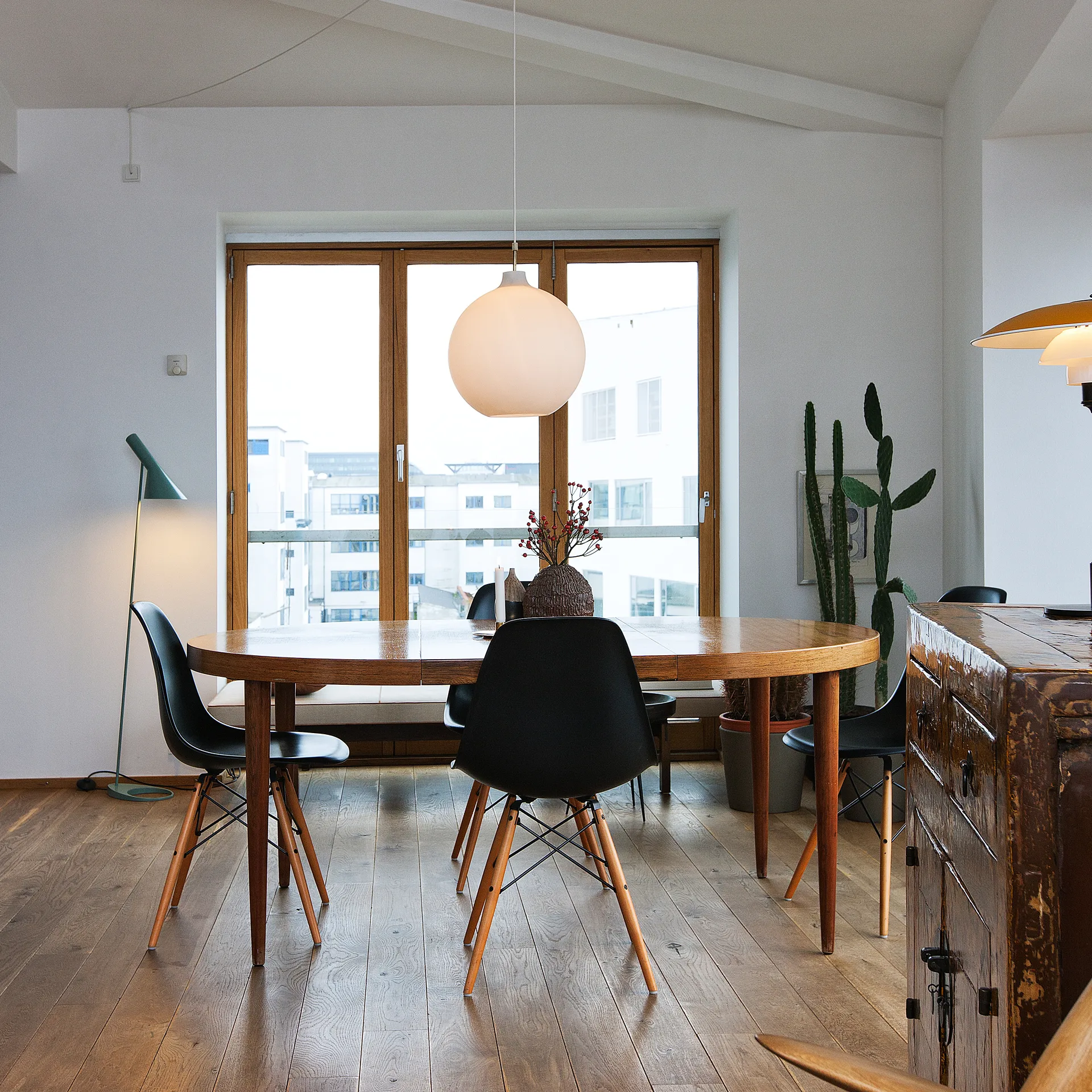 AJ Stehleuchte, Helles Petroleum Louis Poulsen