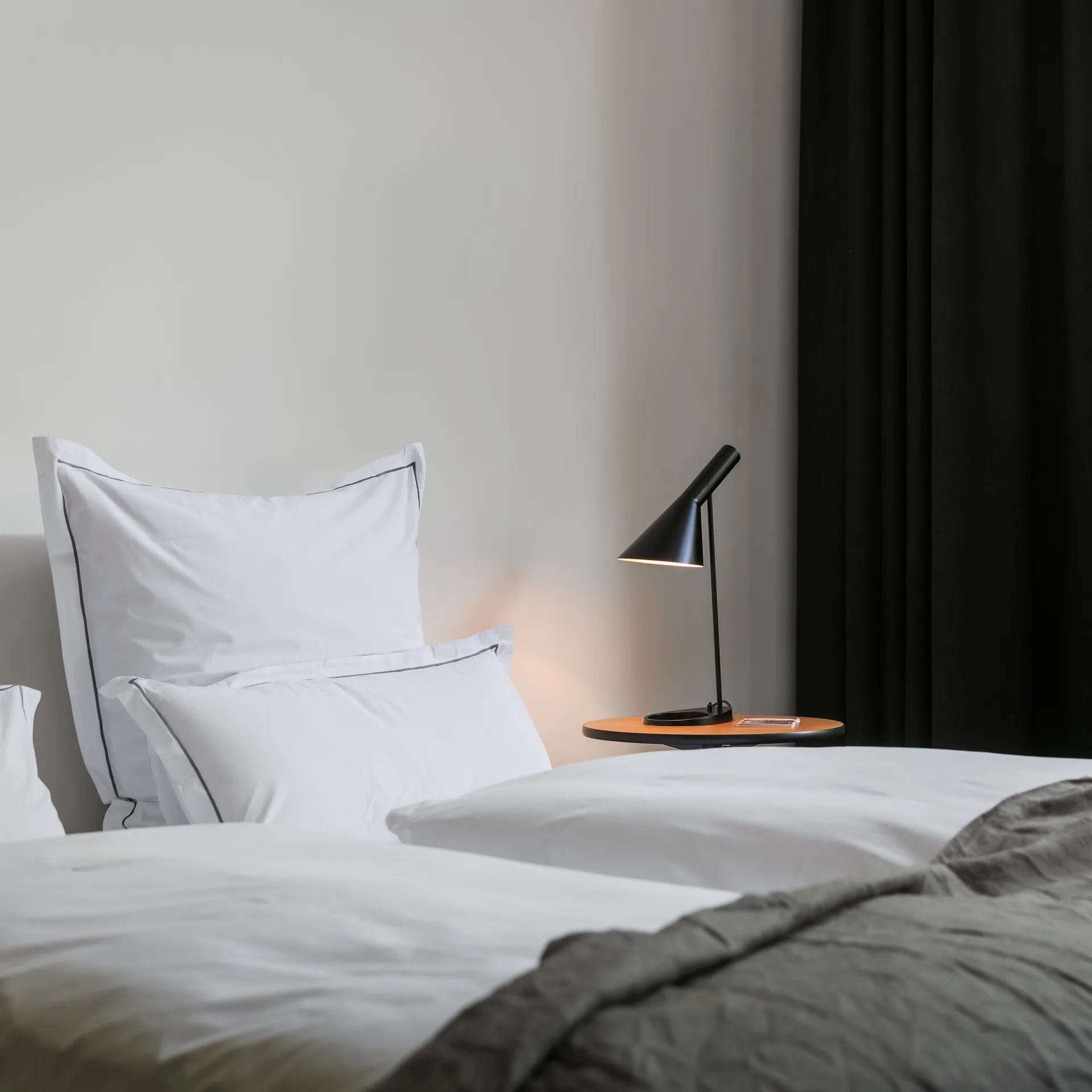 AJ Tischleuchte, Schwarz Louis Poulsen