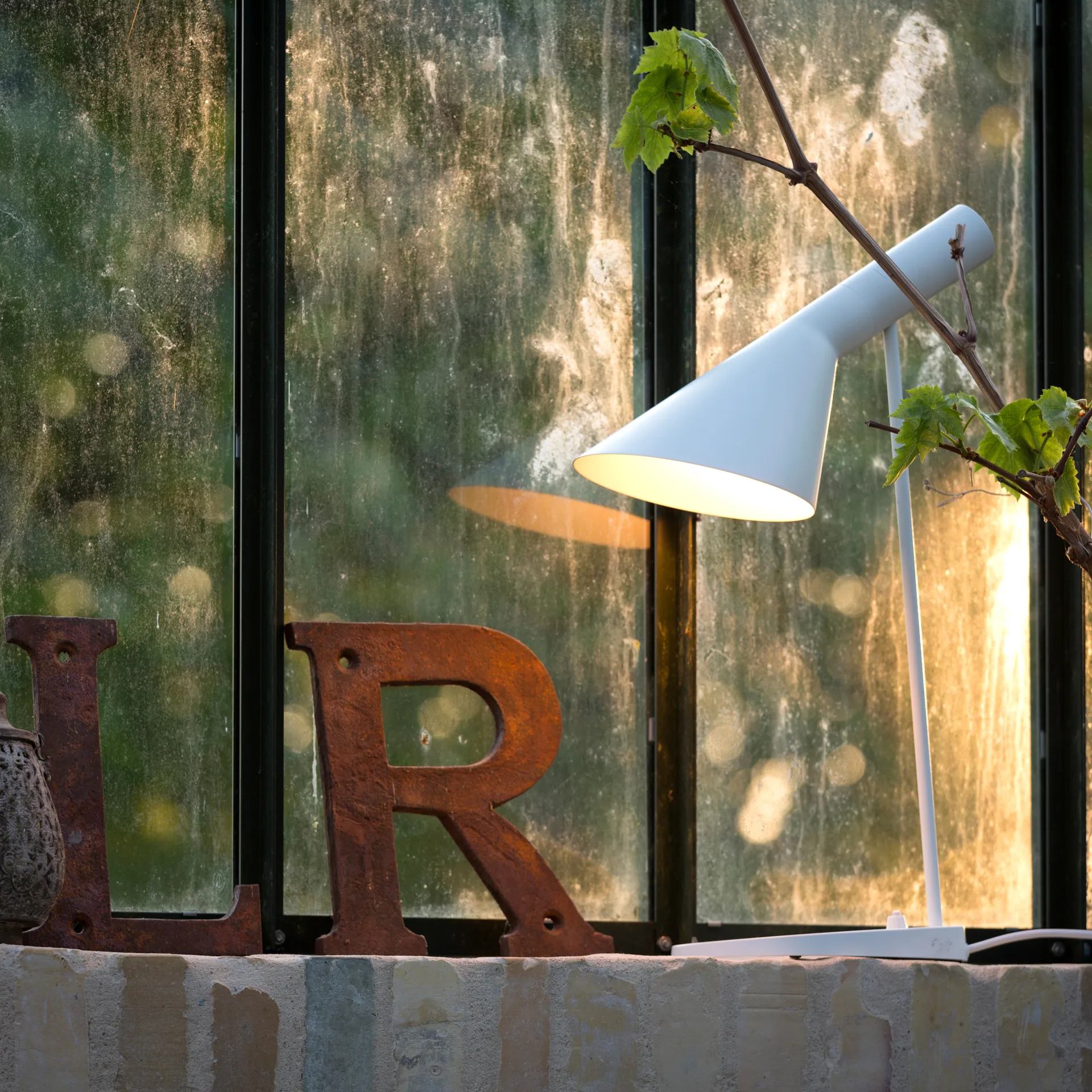 AJ Tischleuchte, Weiß Louis Poulsen