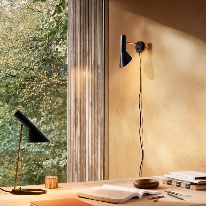 AJ Wandleuchte, Brass-black Louis Poulsen