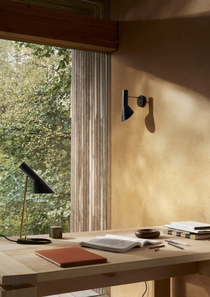 AJ Wandleuchte Festinstallation, Brass-black Louis Poulsen