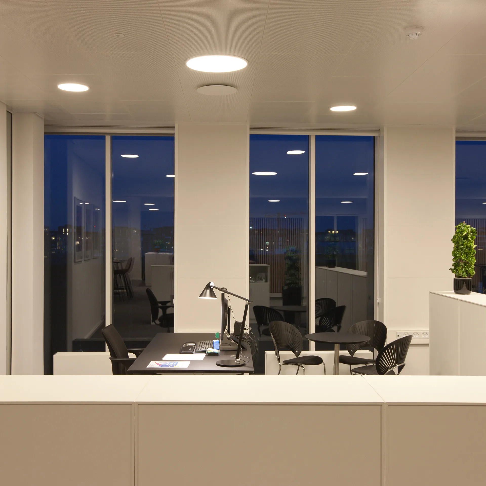 NJP Tischleuchte, Schwarz Louis Poulsen