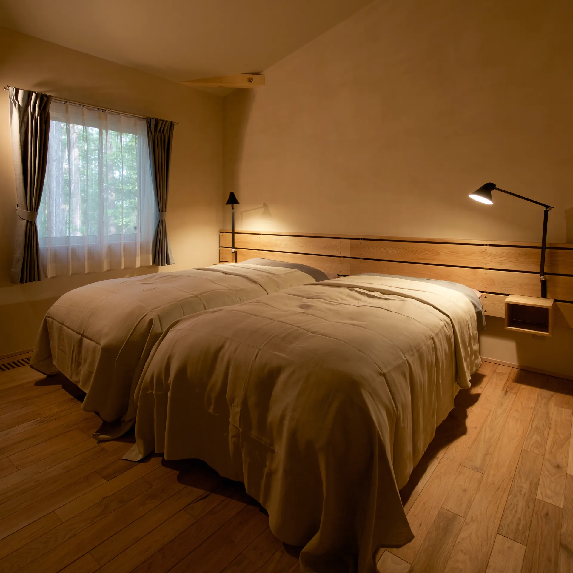 NJP Wandleuchte langer Arm, Schwarz Louis Poulsen