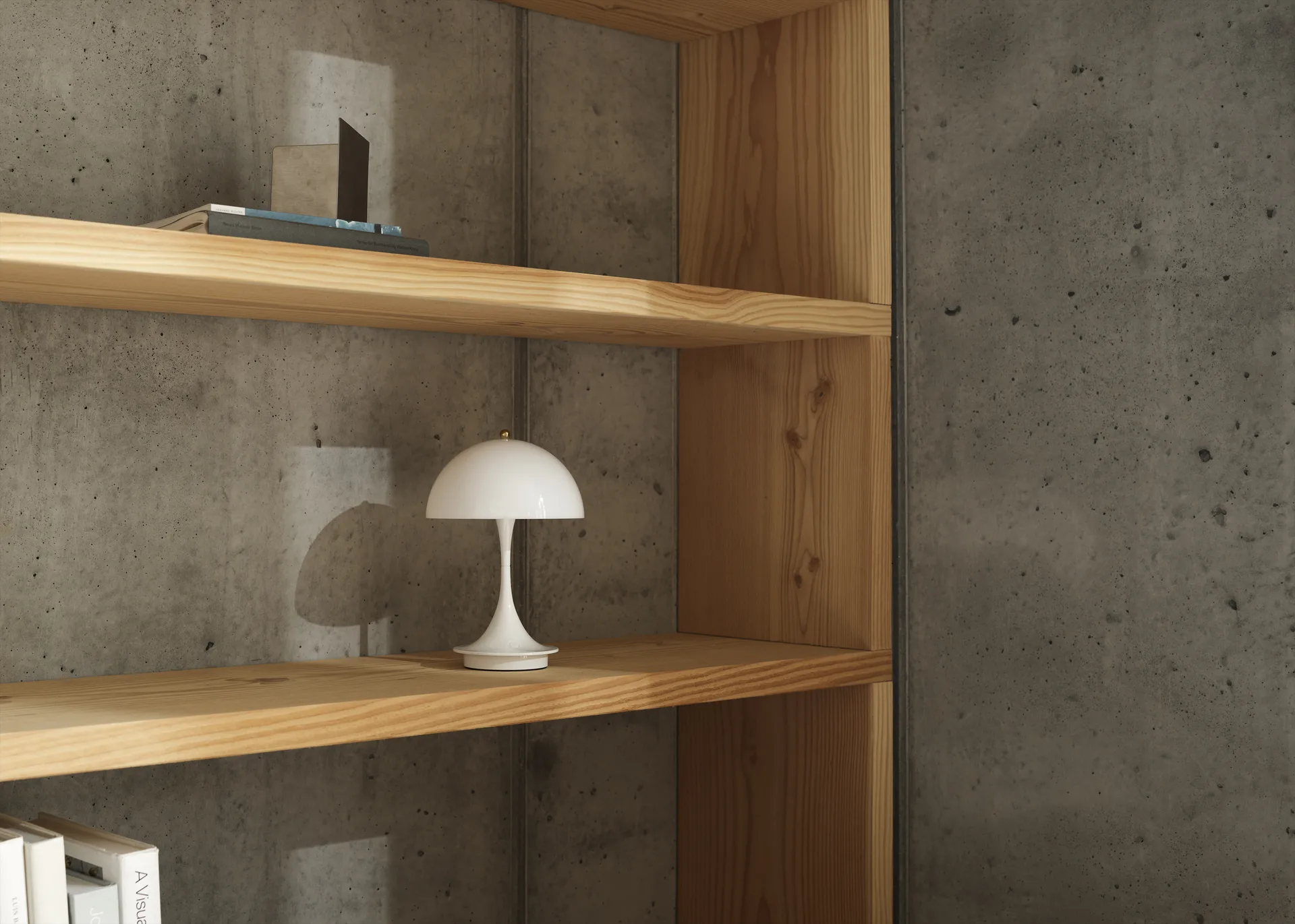 Panthella 160 portable Tischleuchte Anniversary Edition, Brass metallised-white Louis Poulsen