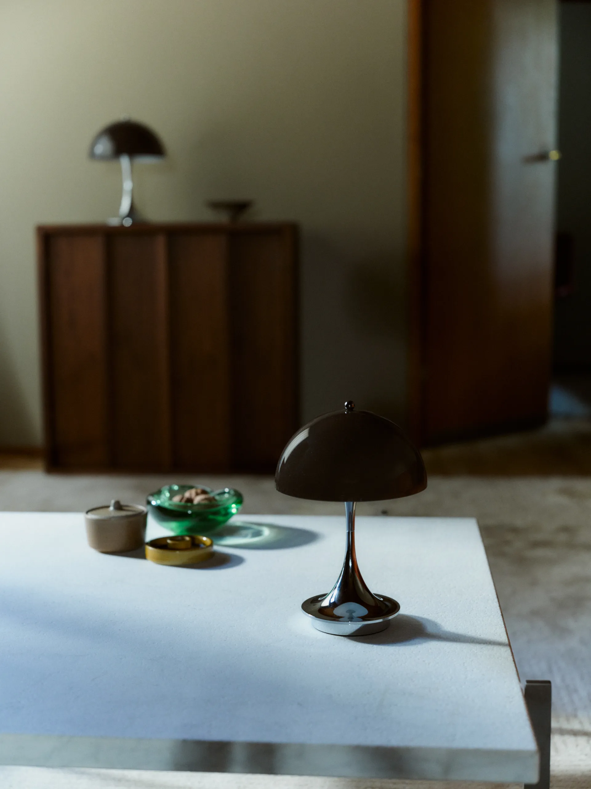 Panthella 160 Portable v3 Tischleuchte, Original Opal Brown Louis Poulsen