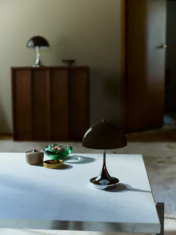 Panthella 160 Portable v3 Tischleuchte - Original Opal Brown - Louis Poulsen