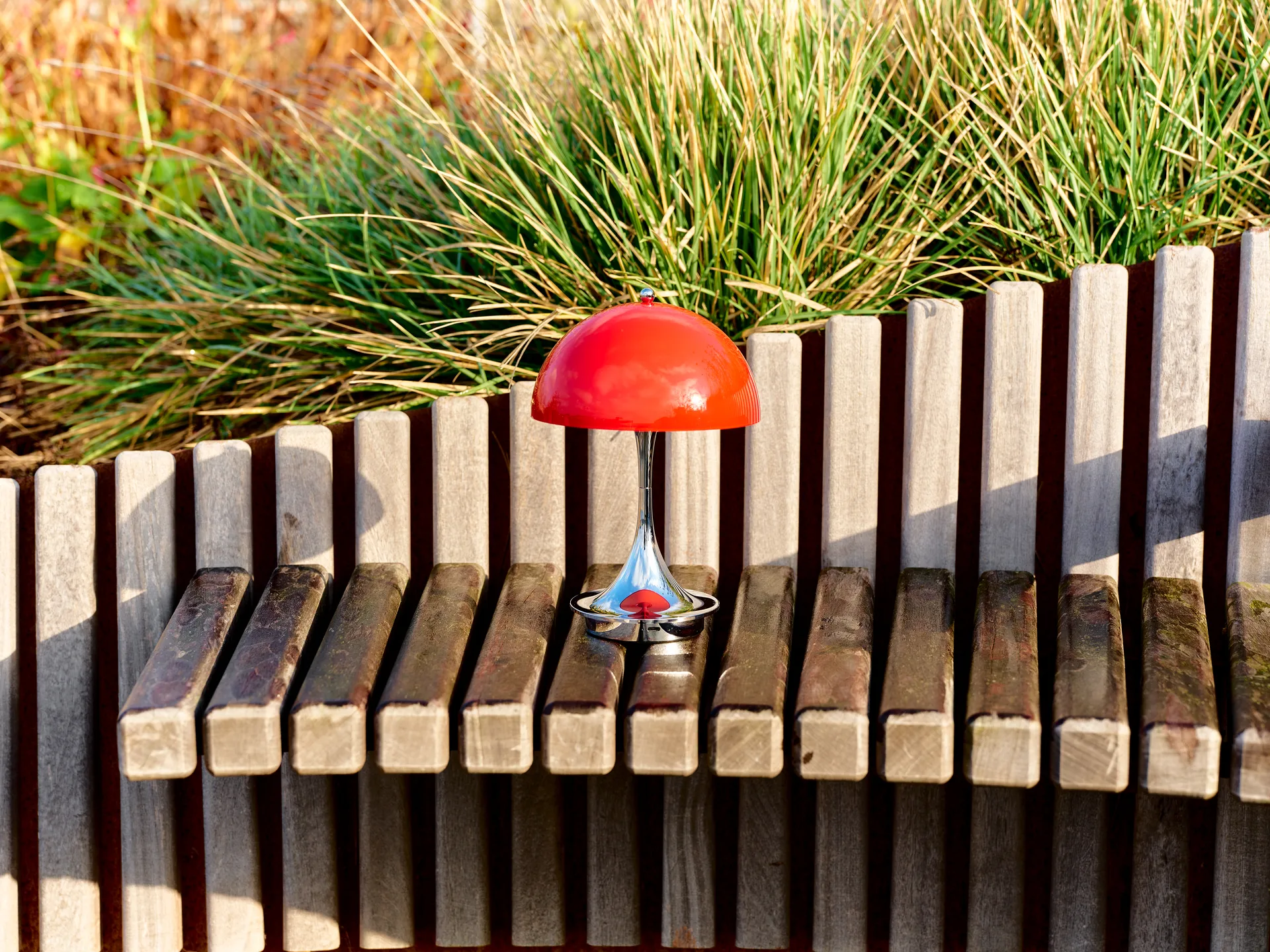 Panthella 160 Portable v3 Tischleuchte, Original Opal Red Louis Poulsen