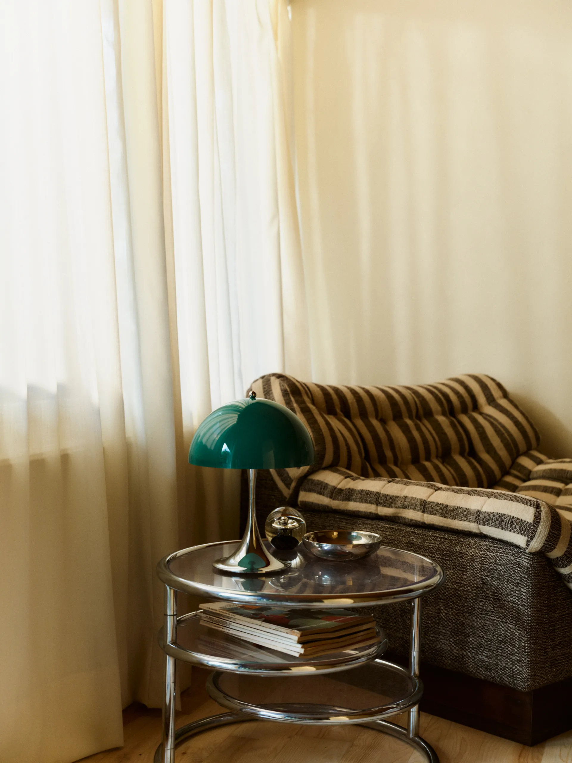 Panthella 250 portabel Tischleuchte V3, Original Opal Green Louis Poulsen