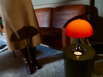 Panthella 250 portabel Tischleuchte V3 - Original Opal Red - Louis Poulsen