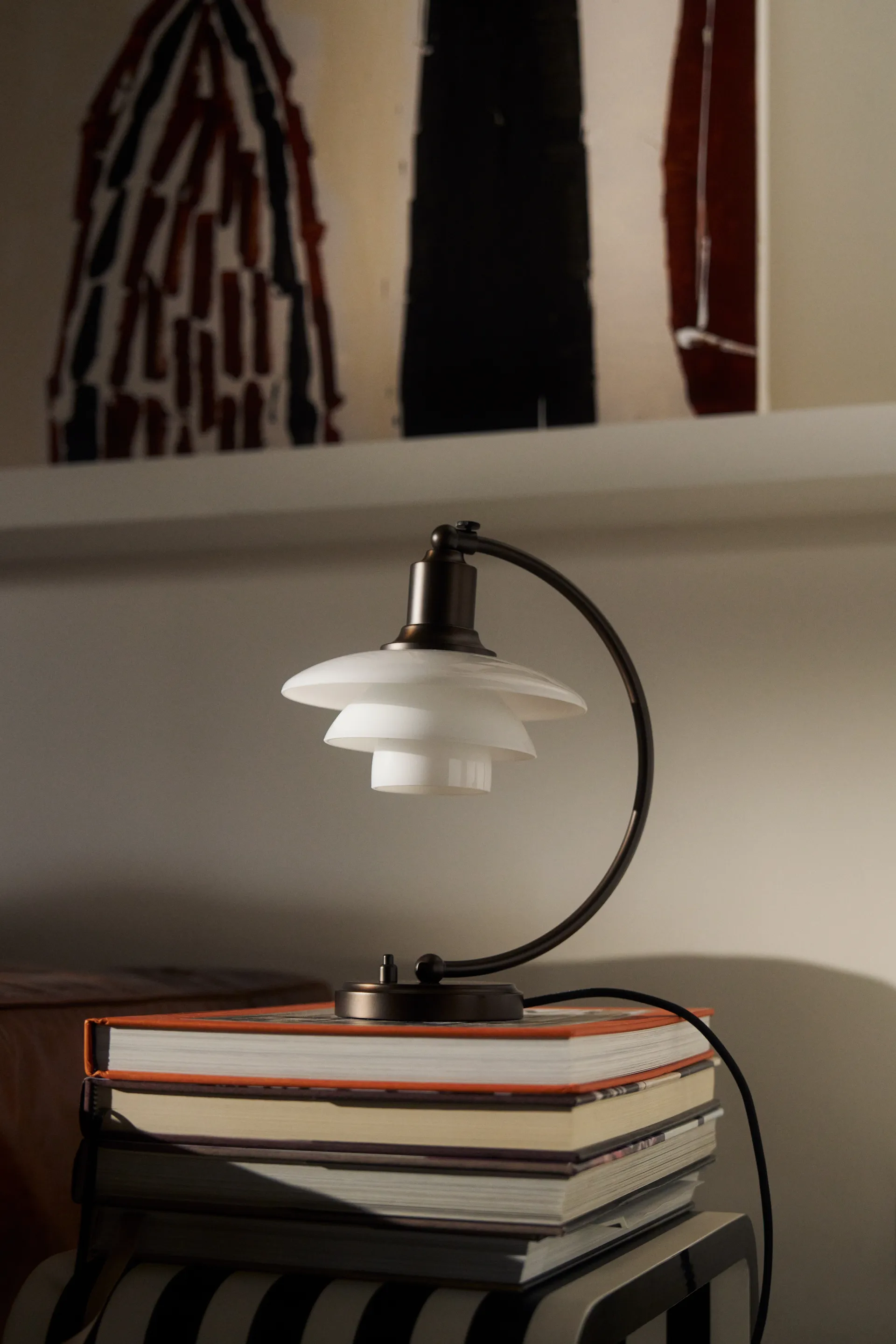 PH 2/2 Luna Tischleuchte, Aged brass-Opalglas Louis Poulsen