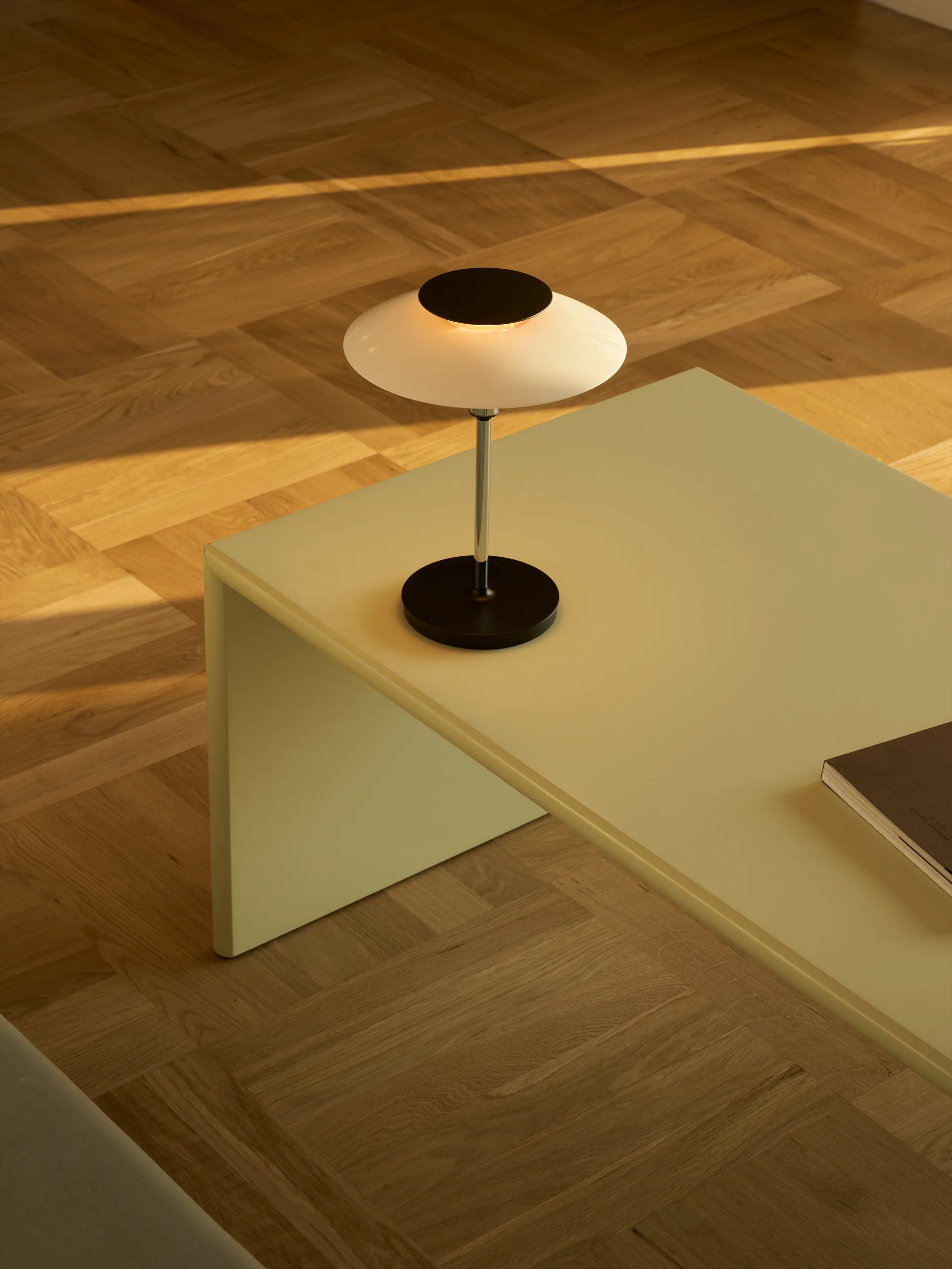 PH 80 portabel Tischleuchte, Weiß Opal, verchromt Louis Poulsen