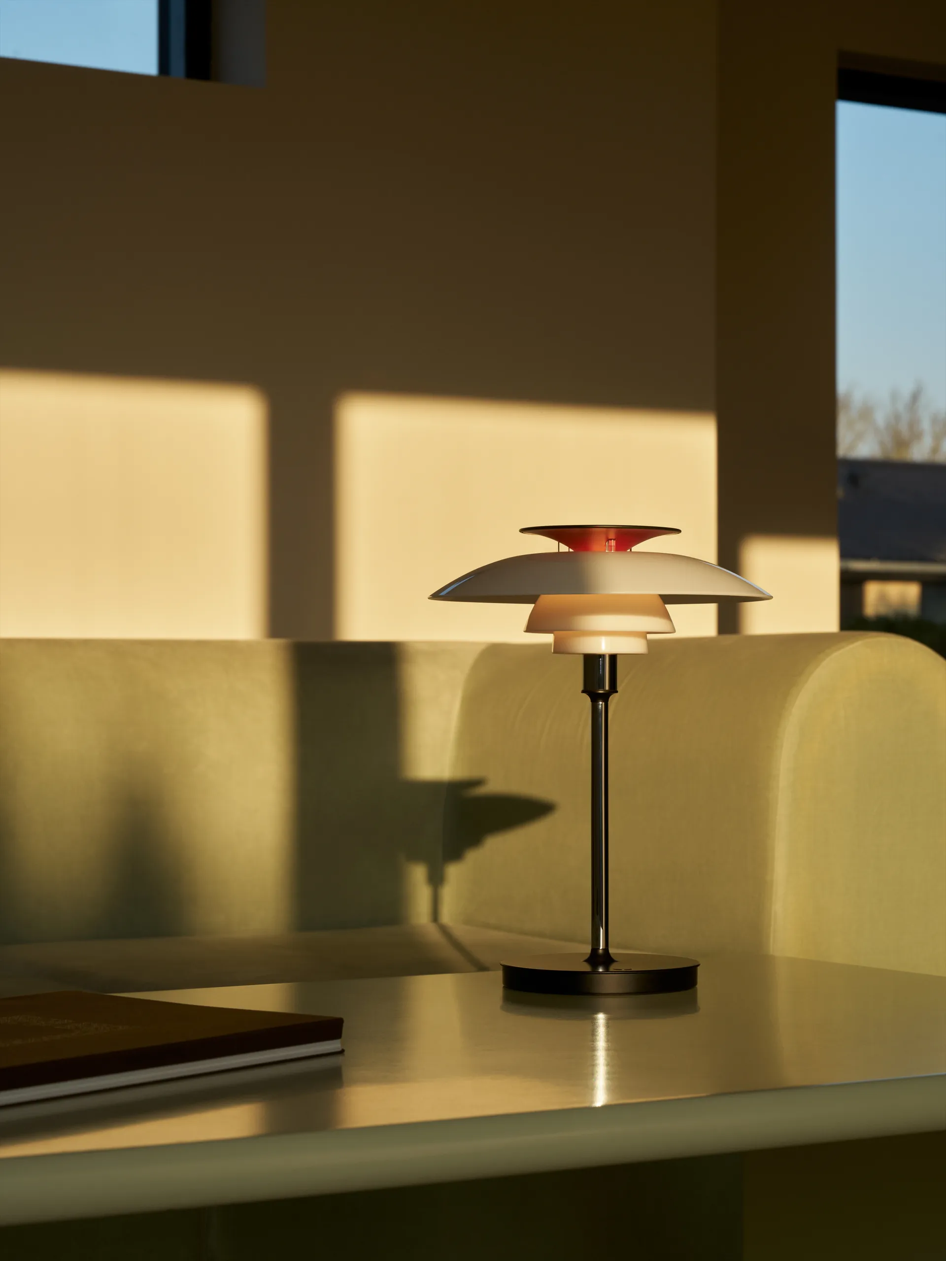 PH 80 portabel Tischleuchte, Weiß Opal, verchromt Louis Poulsen