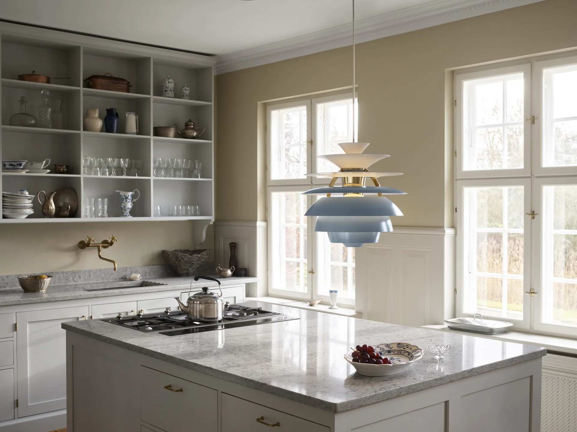 PH Snowball Pendelleuchte, Dusty blue-brass Louis Poulsen