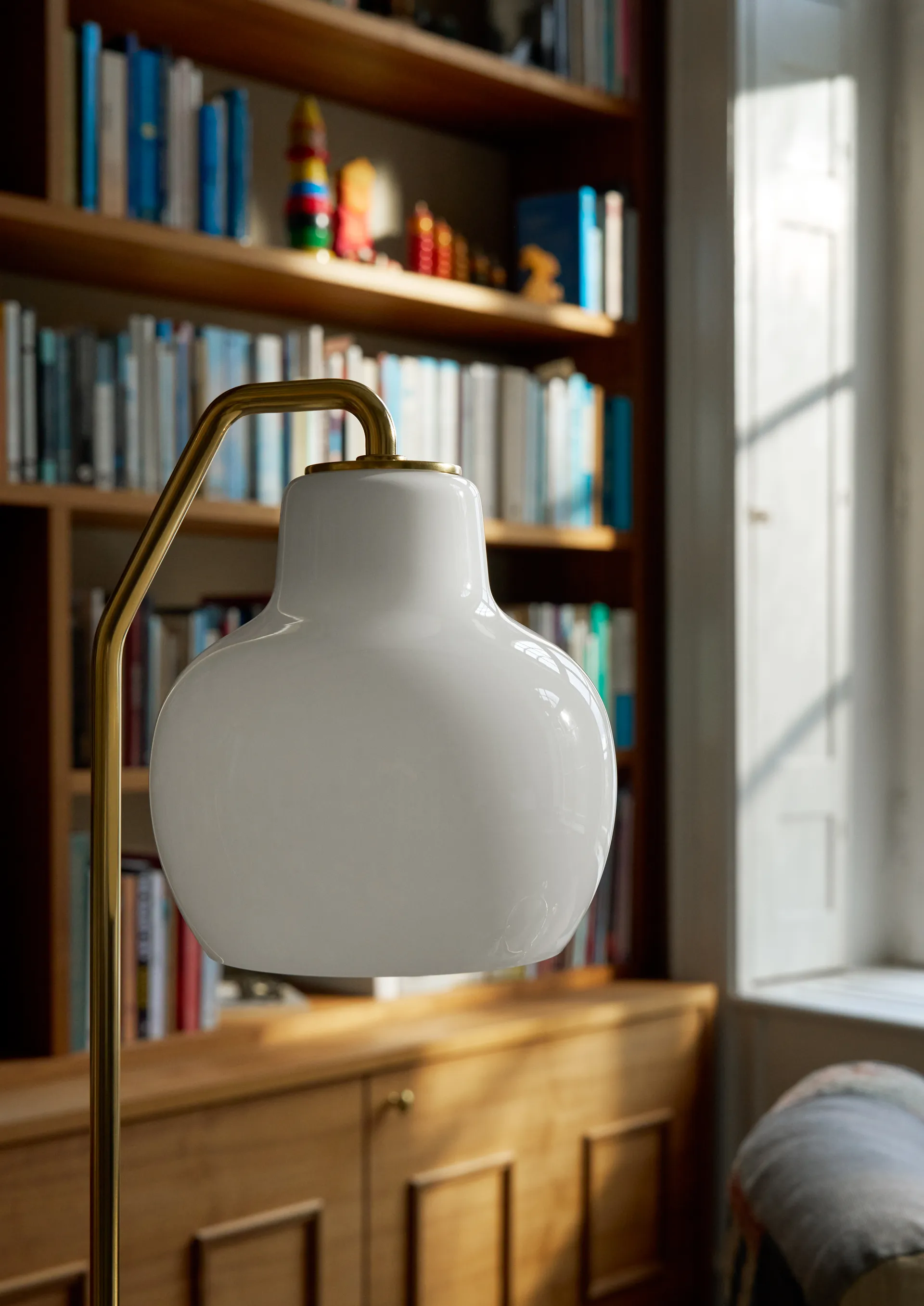 VL Ring Crown Stehleuchte, Messing-Opalglas Louis Poulsen