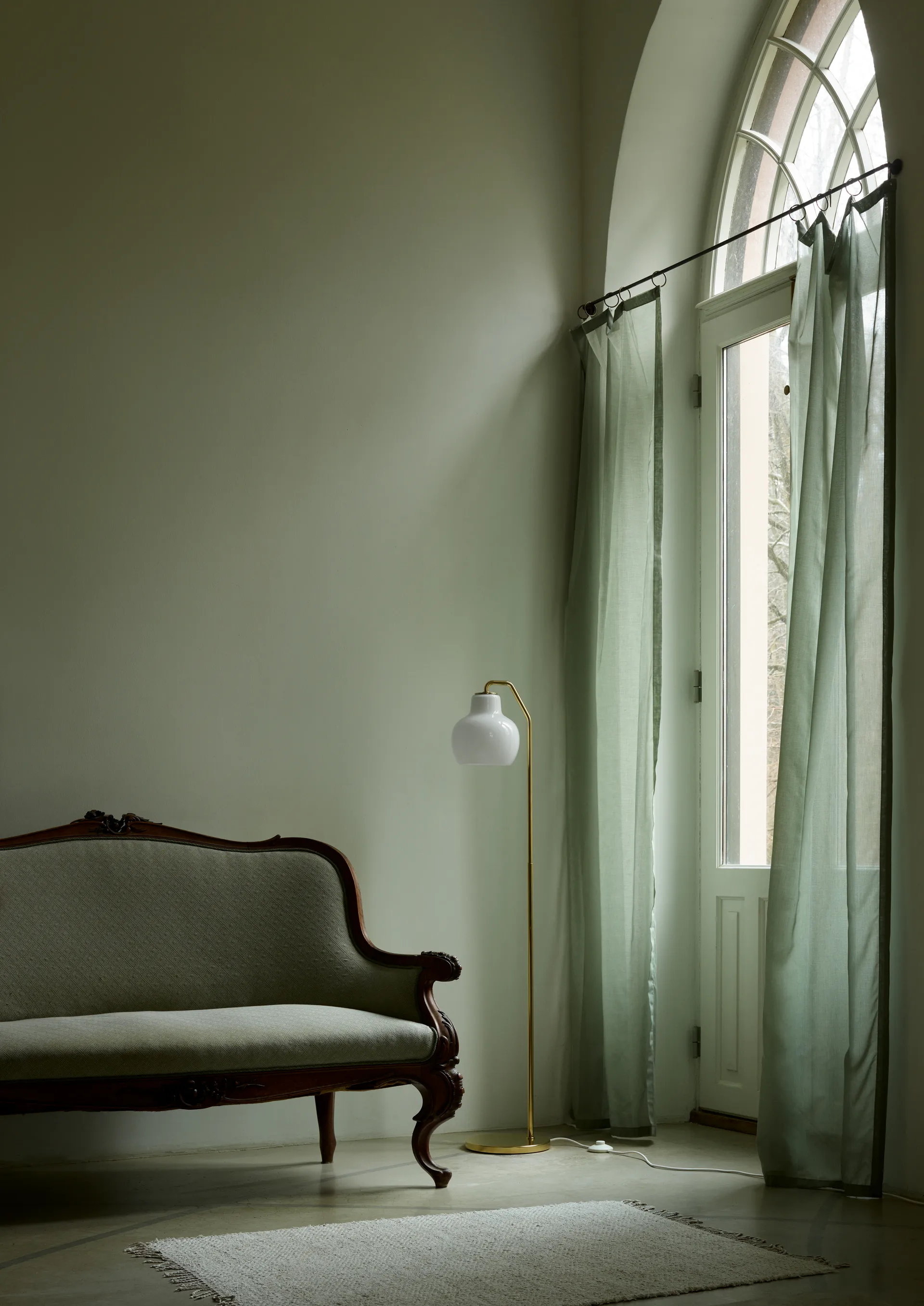 VL Ring Crown Stehleuchte, Messing-Opalglas Louis Poulsen