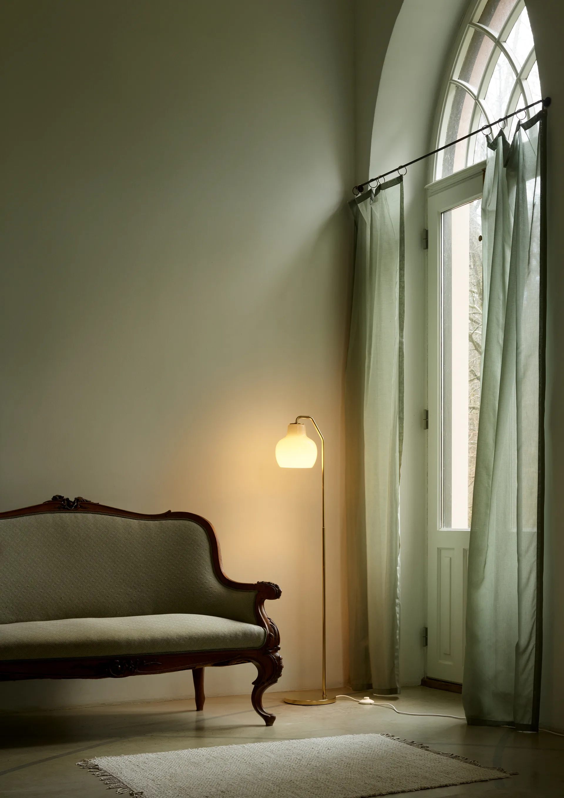 VL Ring Crown Stehleuchte, Messing-Opalglas Louis Poulsen