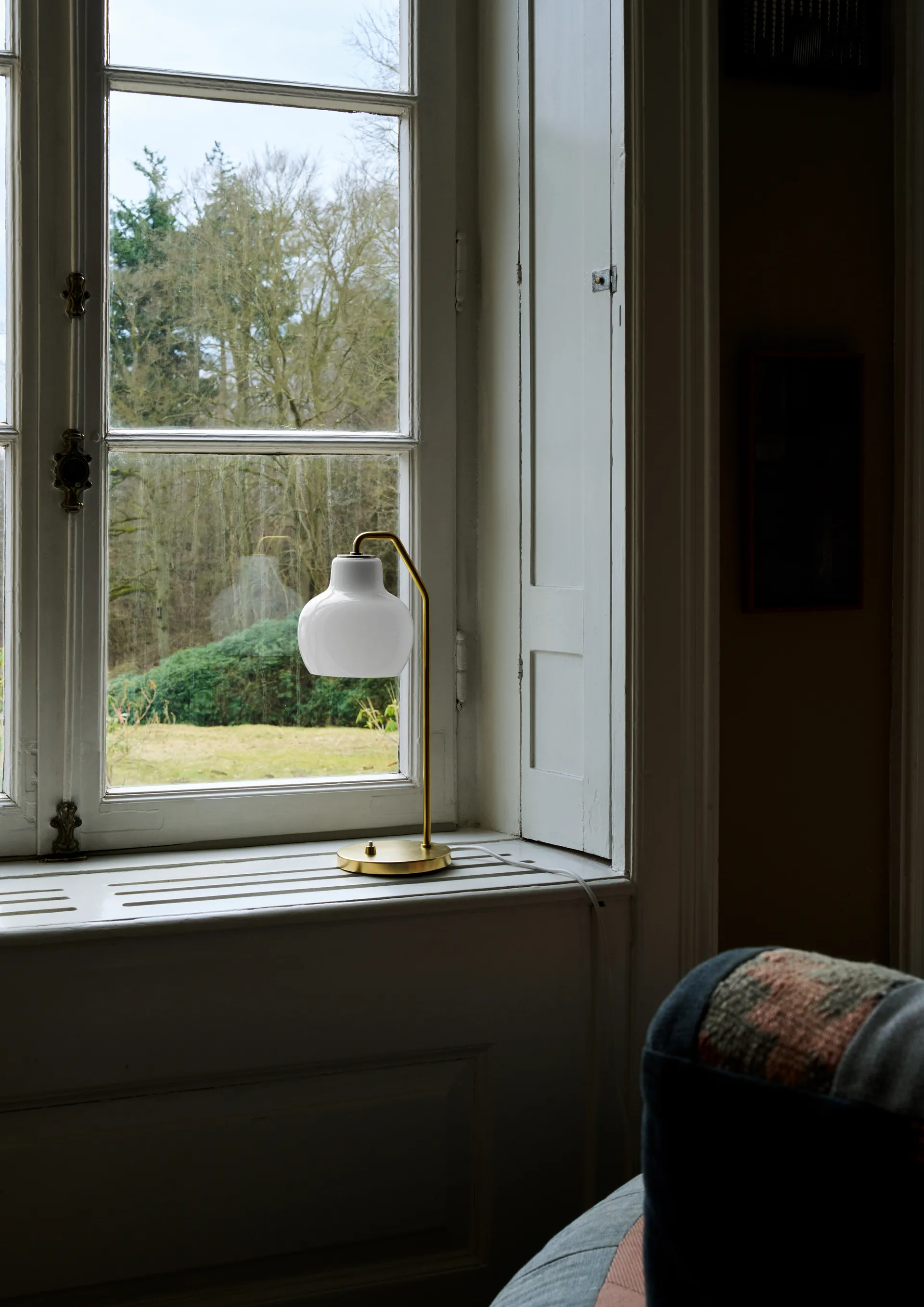 VL Ring Crown Tischleuchte Ø15 cm, Messing-Opalglas Louis Poulsen