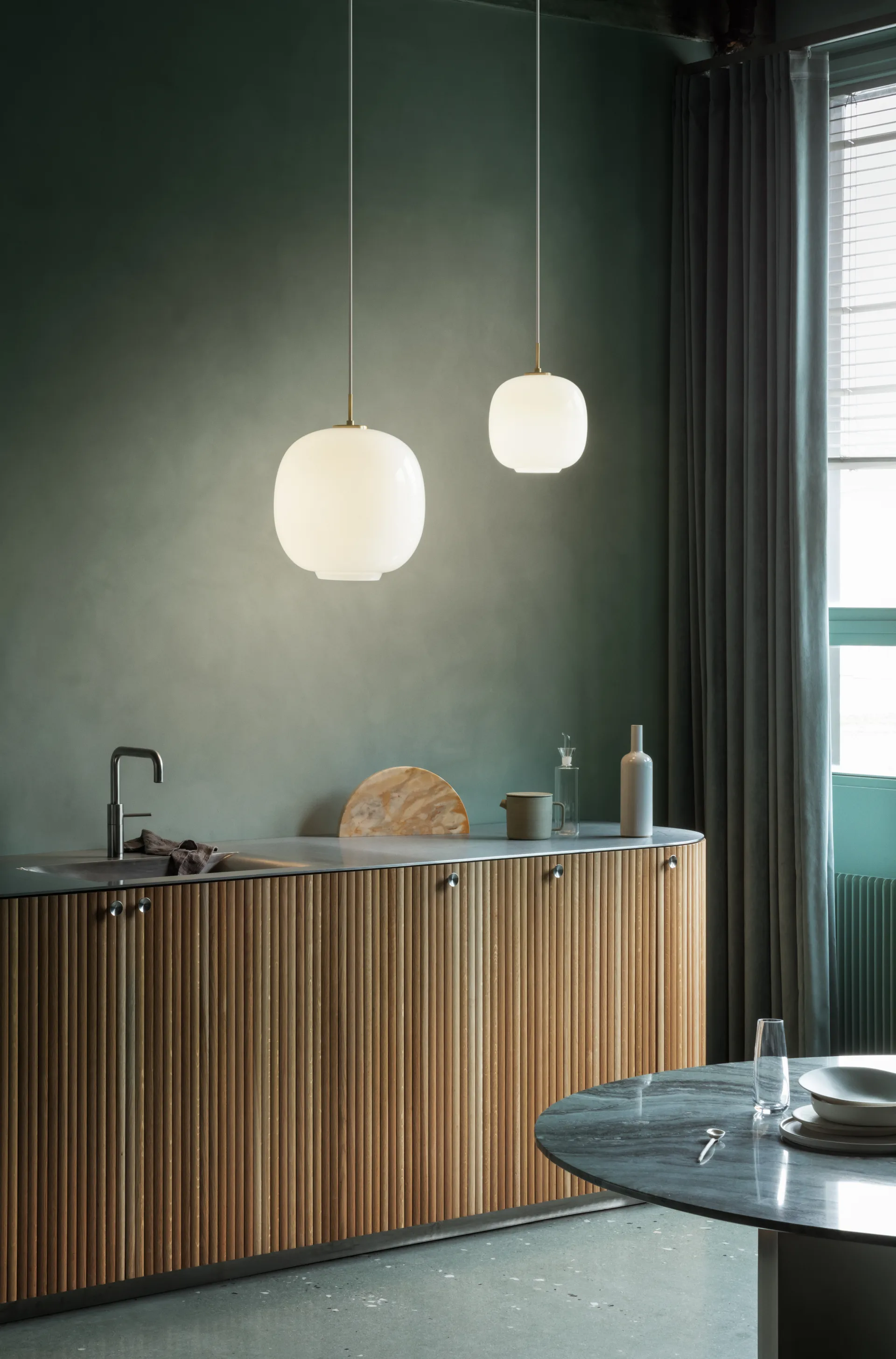 VL45 Radiohus Pendelleuchte Ø37cm, Brass-white opal glass Louis Poulsen
