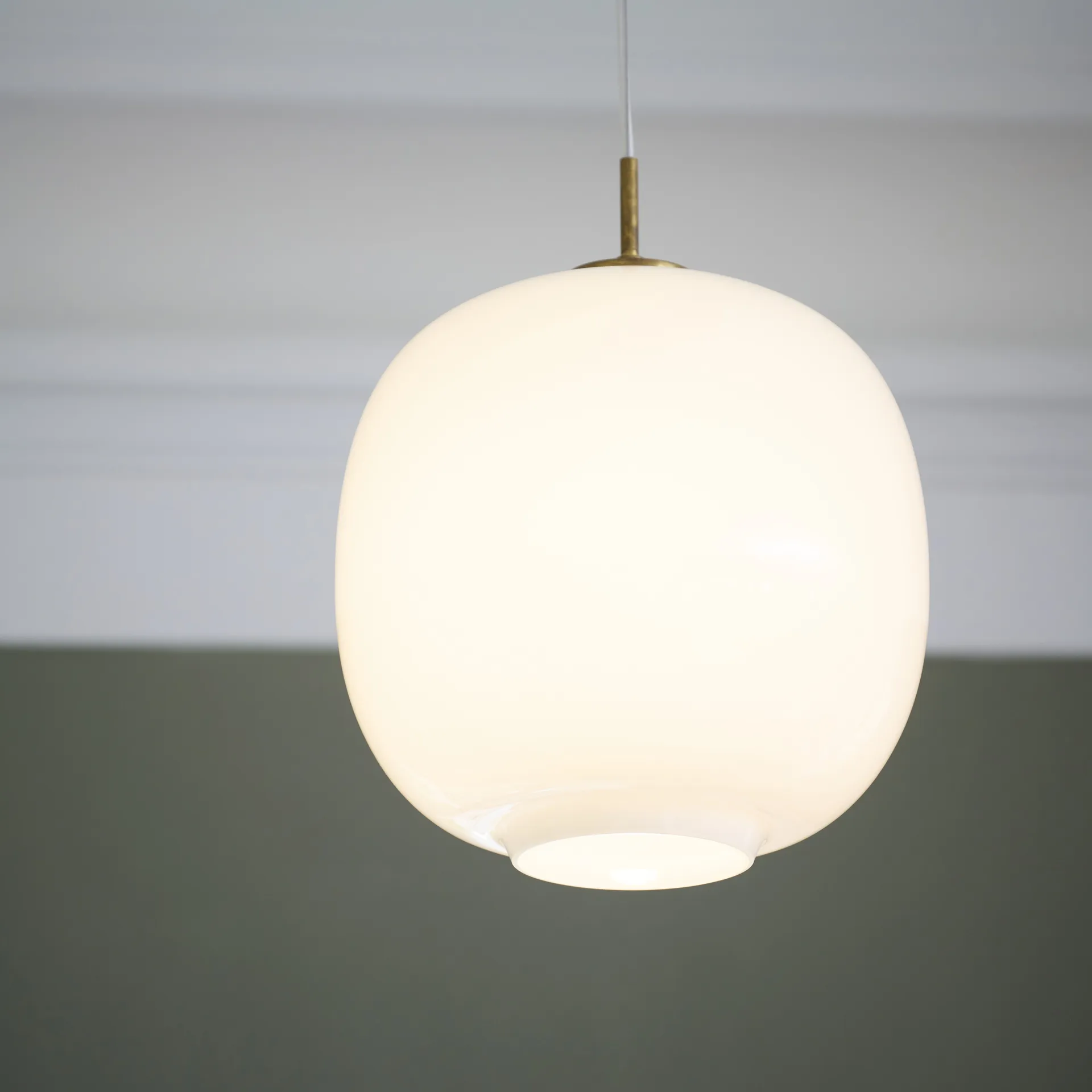 VL45 Radiohus Pendelleuchte Ø37cm, Brass-white opal glass Louis Poulsen