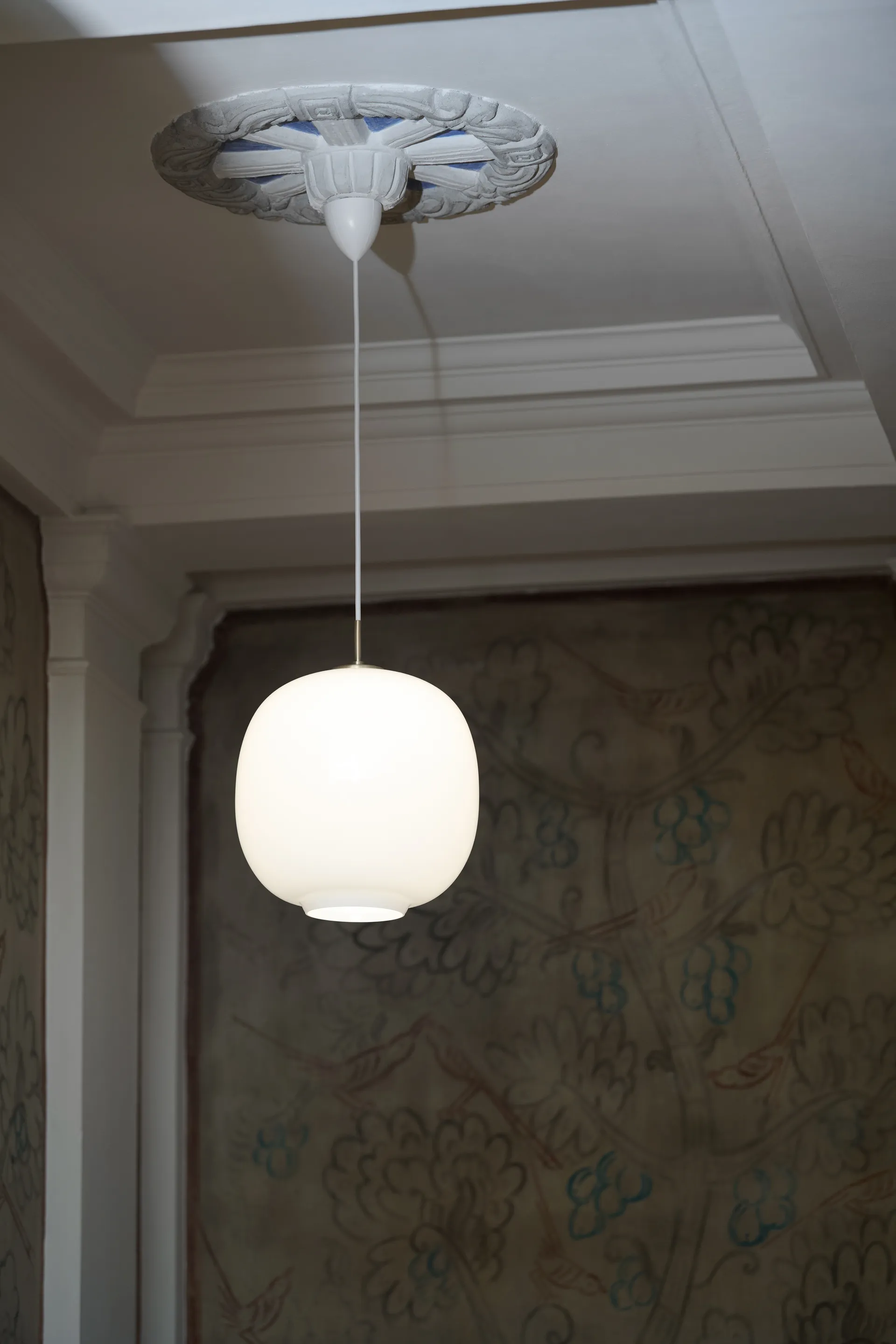 VL45 Radiohus Pendelleuchte Ø37cm, Brass-white opal glass Louis Poulsen