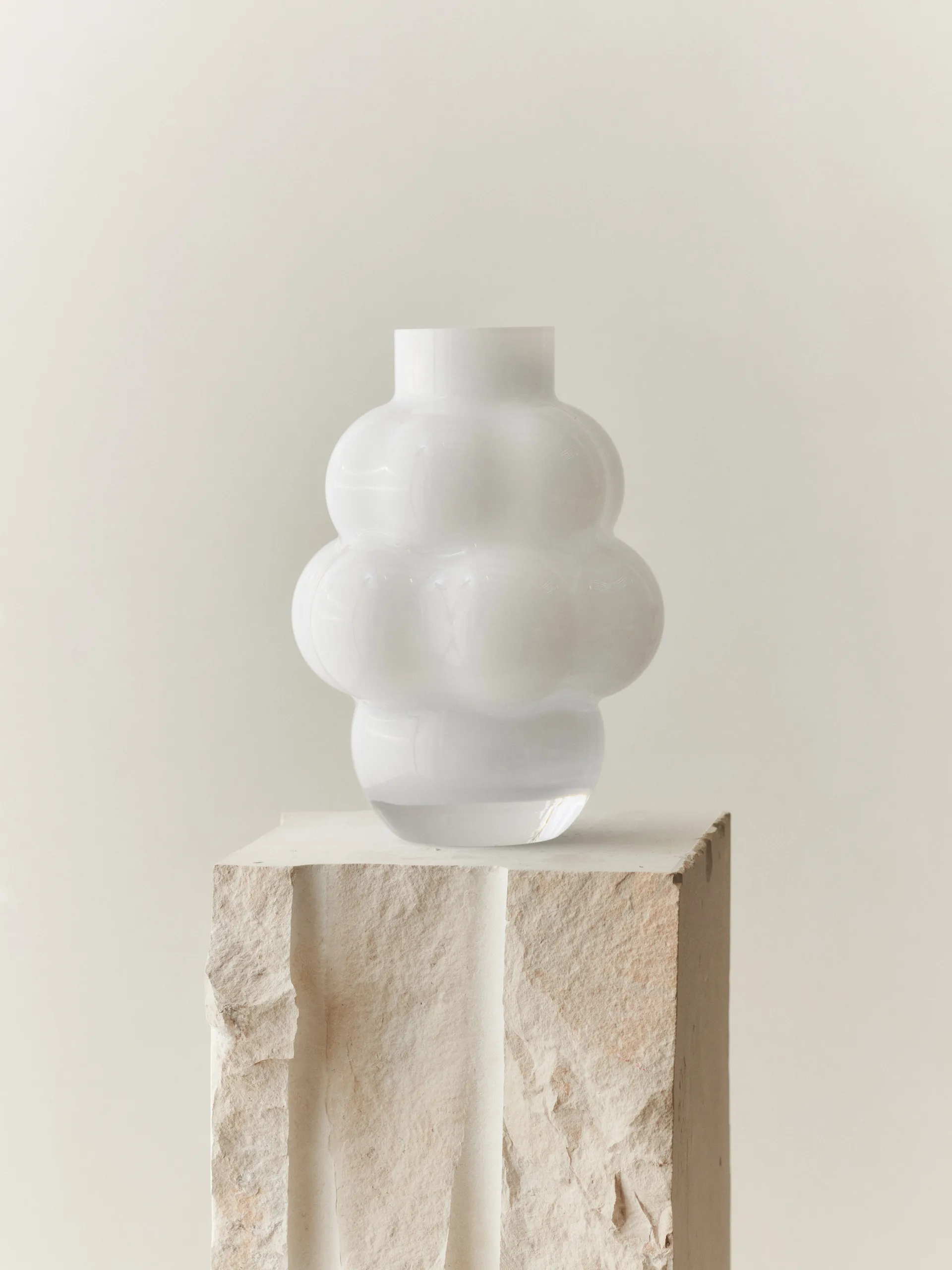 Balloon Vase 04 32cm, Opal White Louise Roe