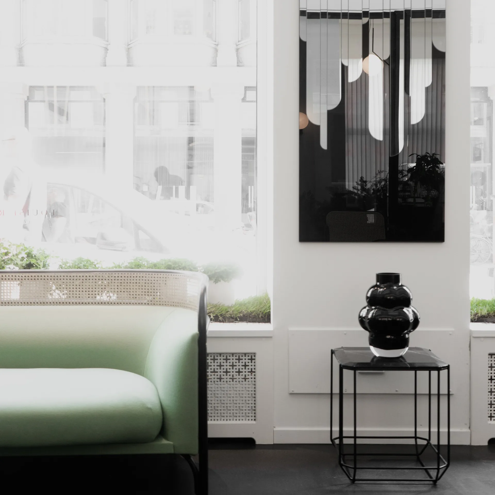 Balloon Vase 04 32cm, Schwarz Louise Roe