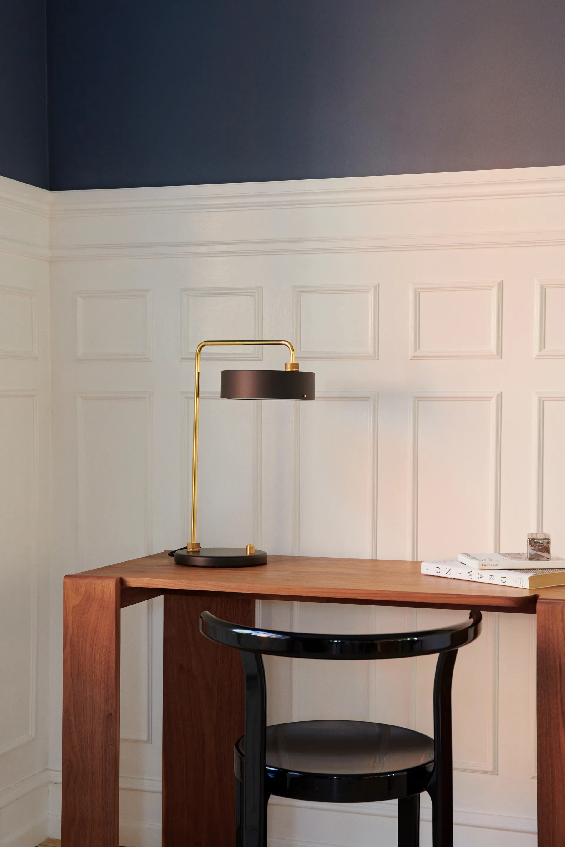 Petite Machine Tischleuchte, Deep black Made By Hand