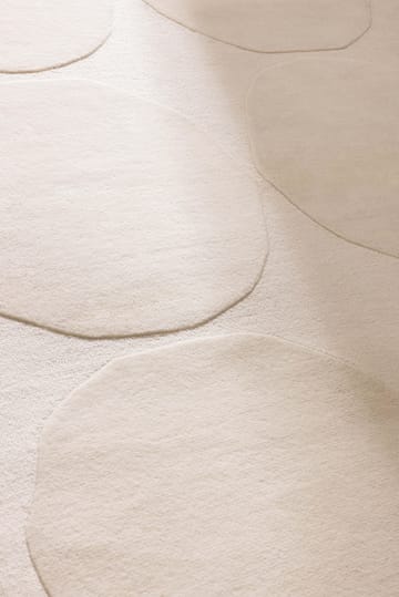 Isot Kivet Wollteppich - Natural White, 140x200 cm - Marimekko
