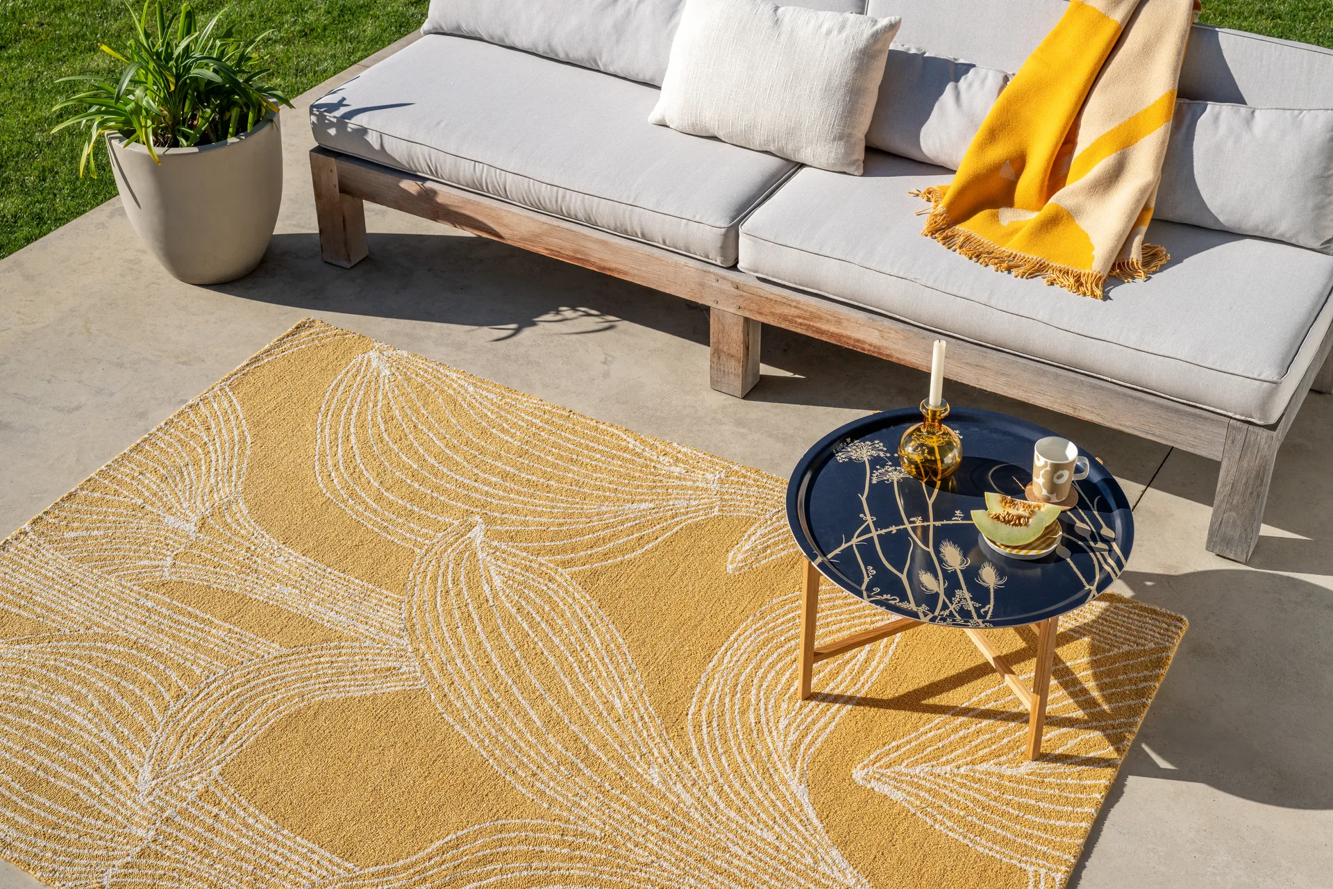 Kukat puhkeavat matte Outdoor, Straw, 140x200 cm Marimekko