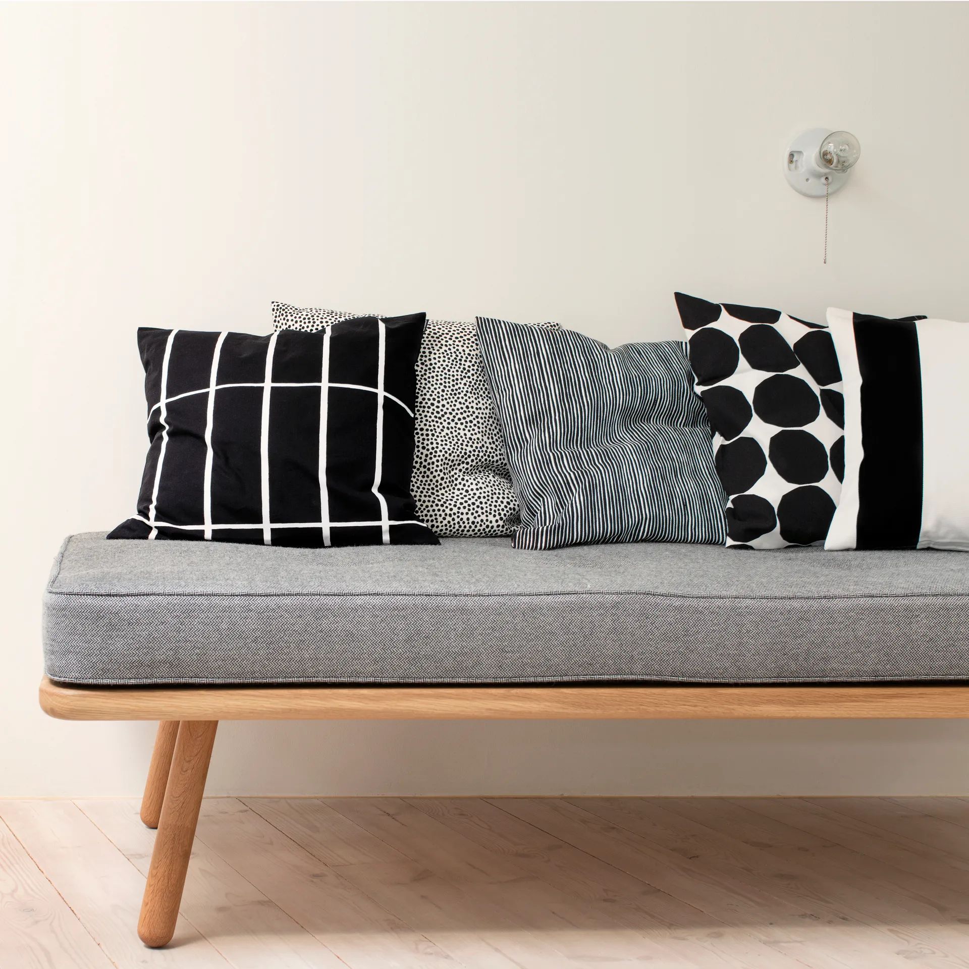 Pienet Kivet Kissenbezug 50 x 50cm, Schwarz-weiß Marimekko