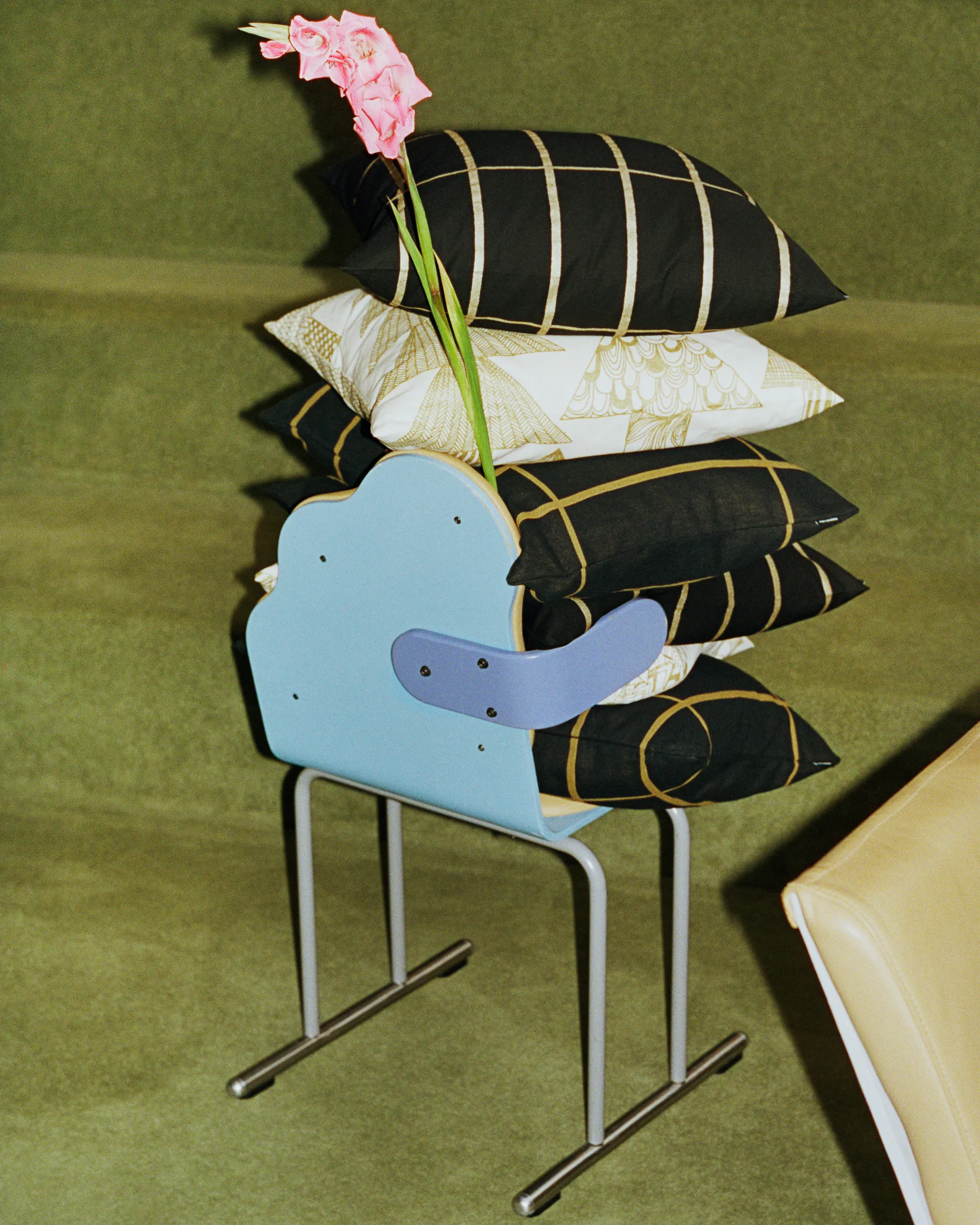 Tiiliskivi Kissenbezug 40x60cm, Caviar-gold Marimekko