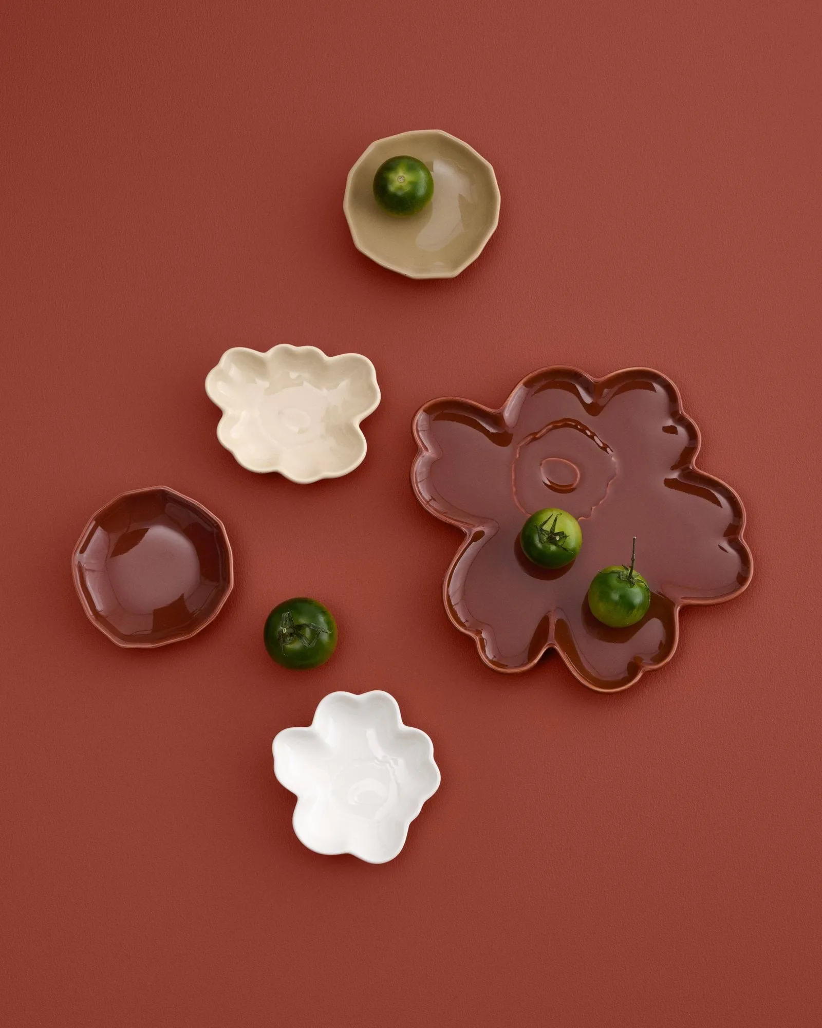 Unikko Form Teller, Kastanie Marimekko