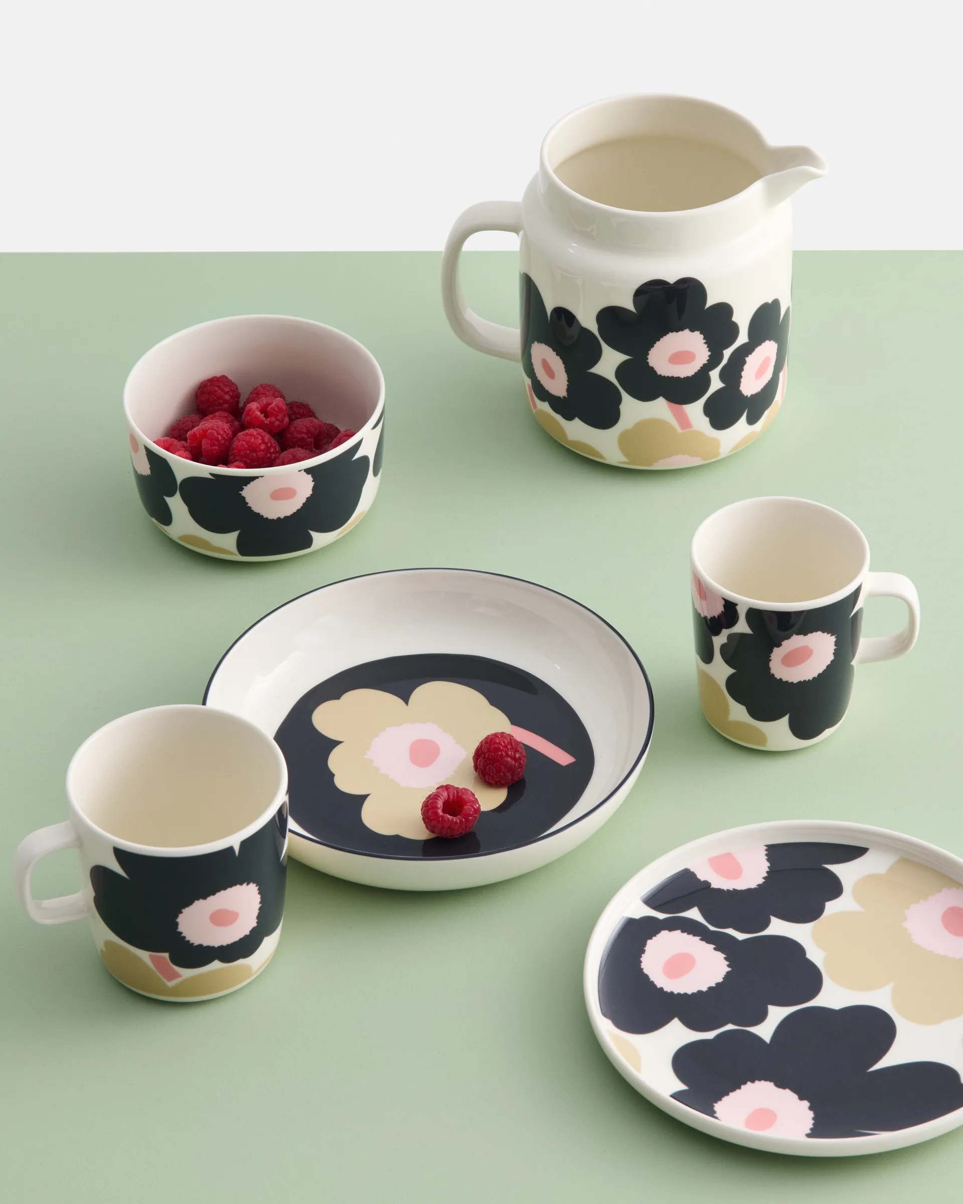 Unikko Krug 1,25 l, Off white-charcoal-sand-pink Marimekko