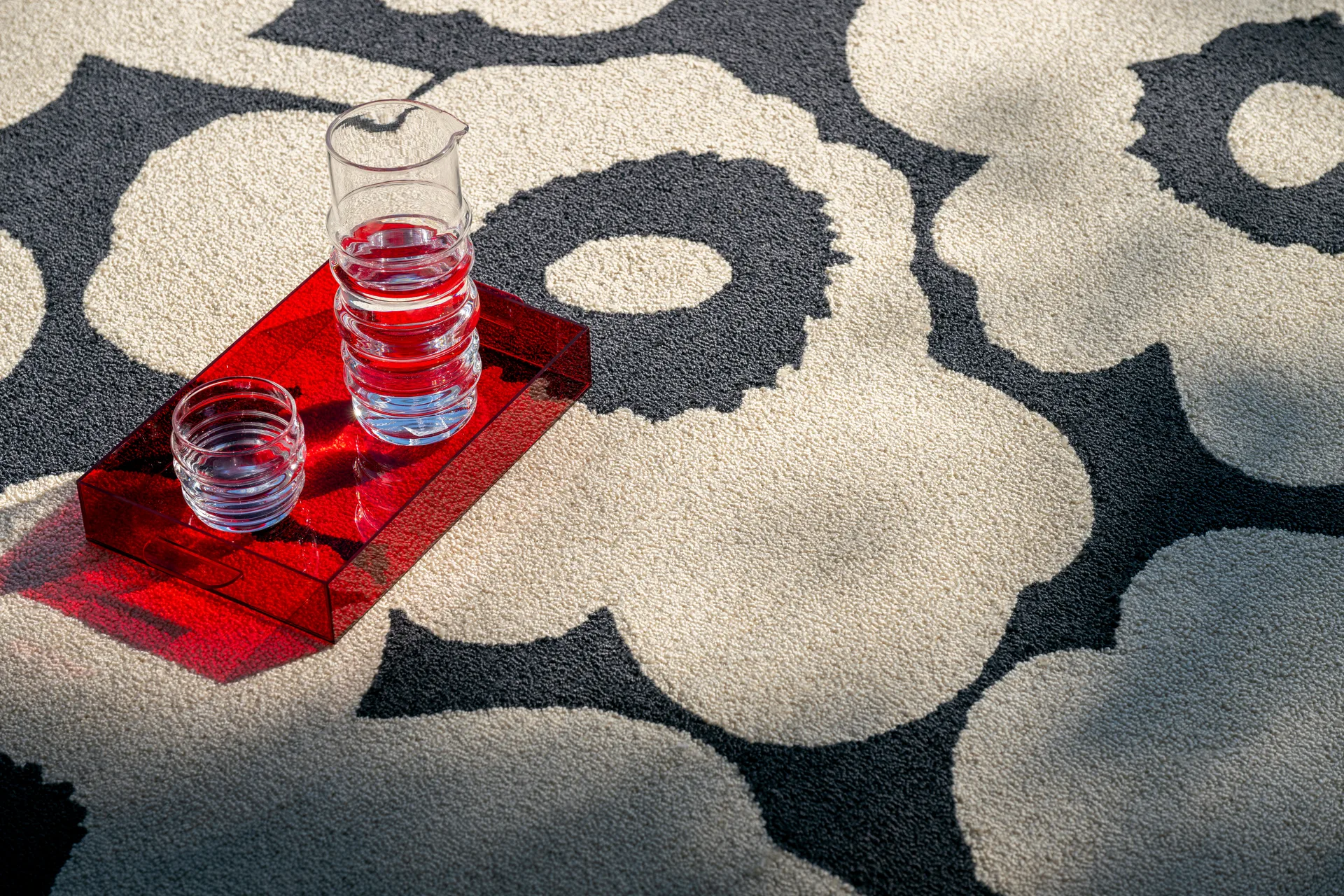 Unikko Outdoor-Teppich, Charcoal-white, 160x230 cm Marimekko