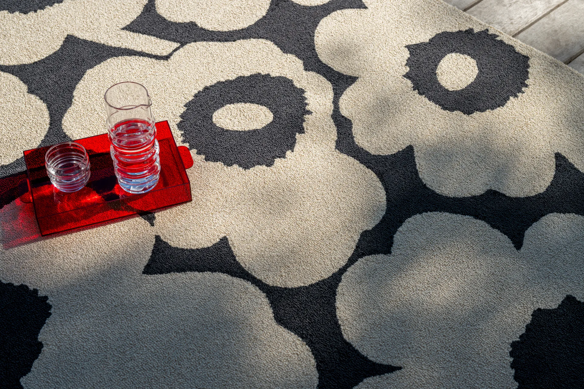 Unikko Outdoor-Teppich, Charcoal-white, 200x280 cm Marimekko