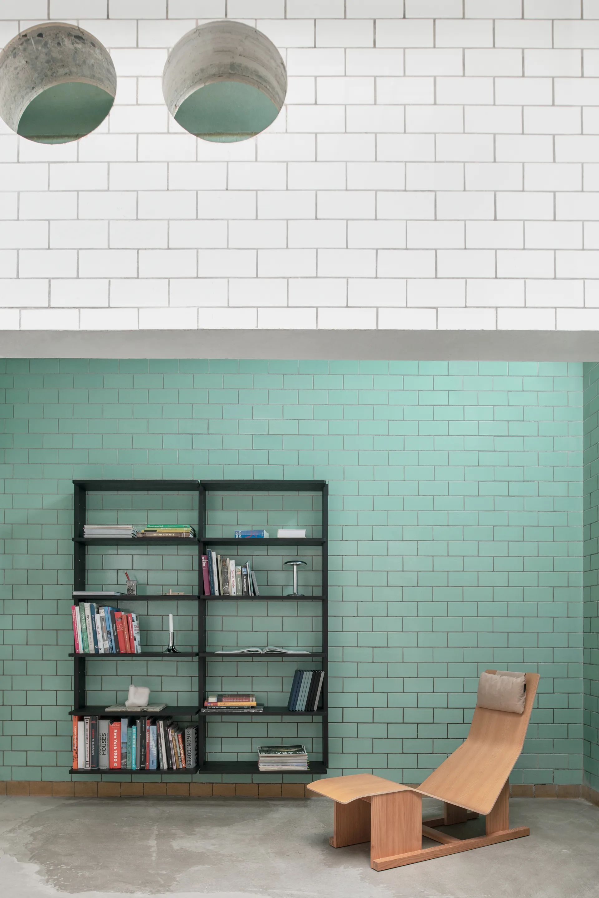 Gridlock - T2-A12-0 Wandregal, Black stained Ash Massproductions