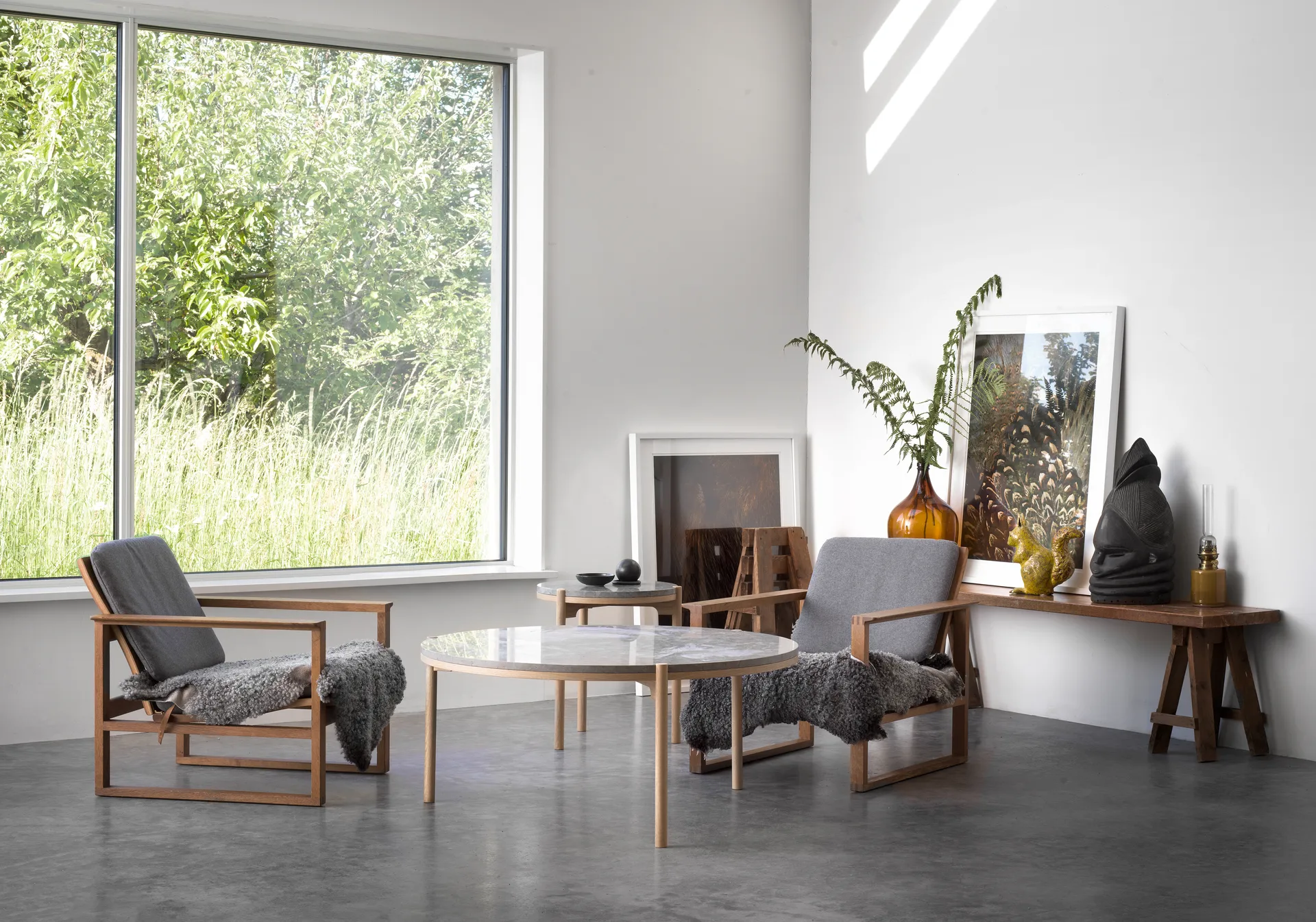 Dondo Couchtisch weiß pigmentierte Eiche Ø80 cm, Geschliffener Kalkstein Mavis