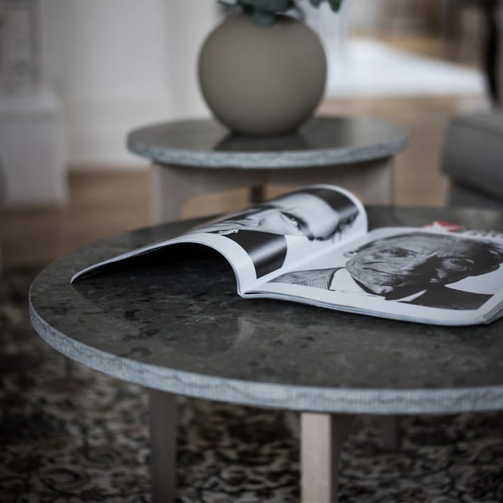 Höllviken Beistelltisch Ø80 cm, Kalkstein, hellgraßer Ständer Mavis