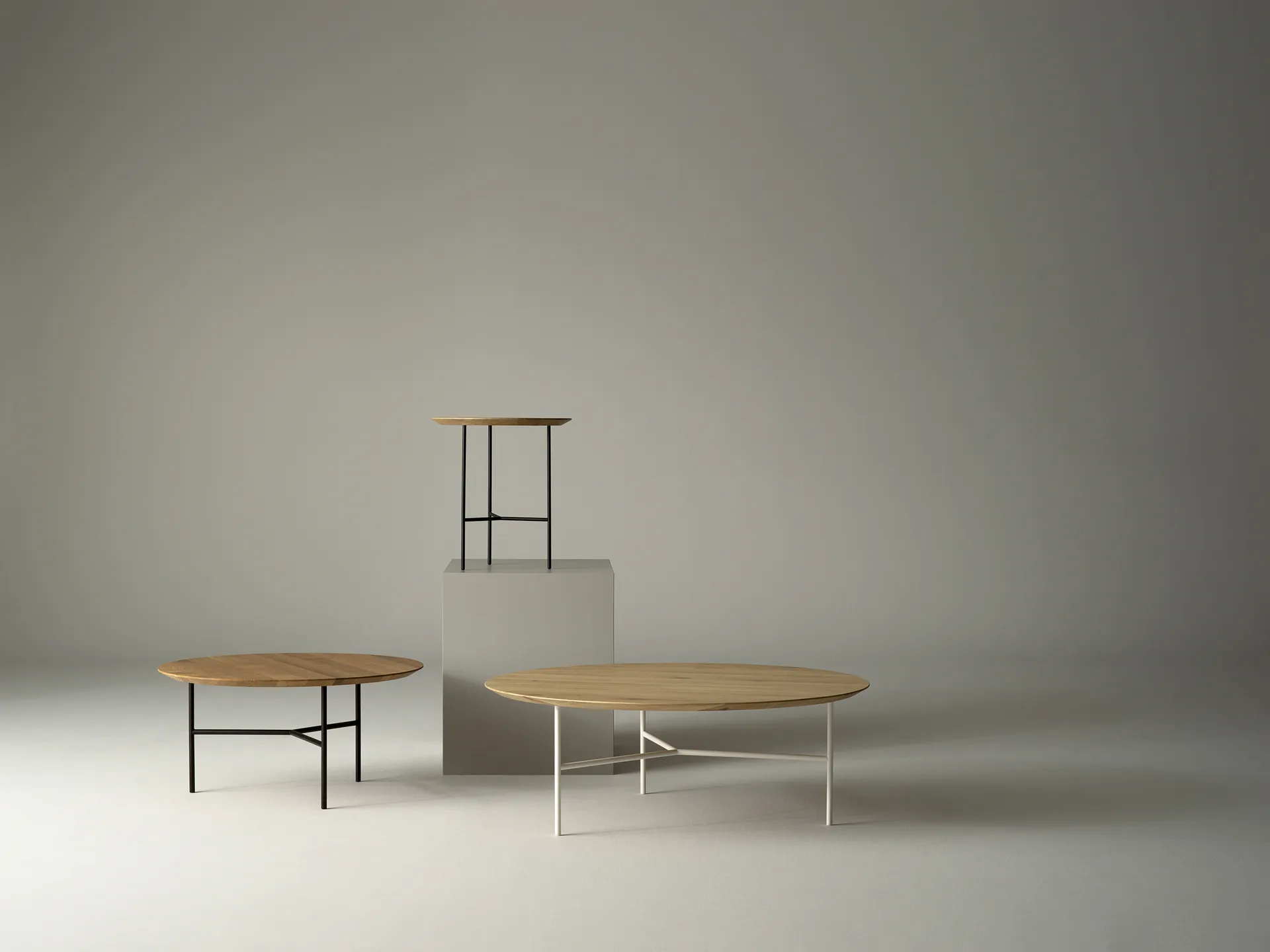 Tribeca Beistelltisch, Eiche geölt rustikal, satinverchromte Beine, Ø47 cm Mavis