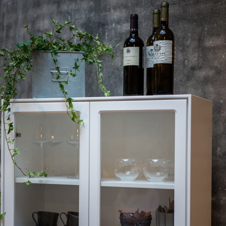 Volt Vitrinenschrank 130 cm Weißlack, Details aus rostfreiem Stahl Mavis