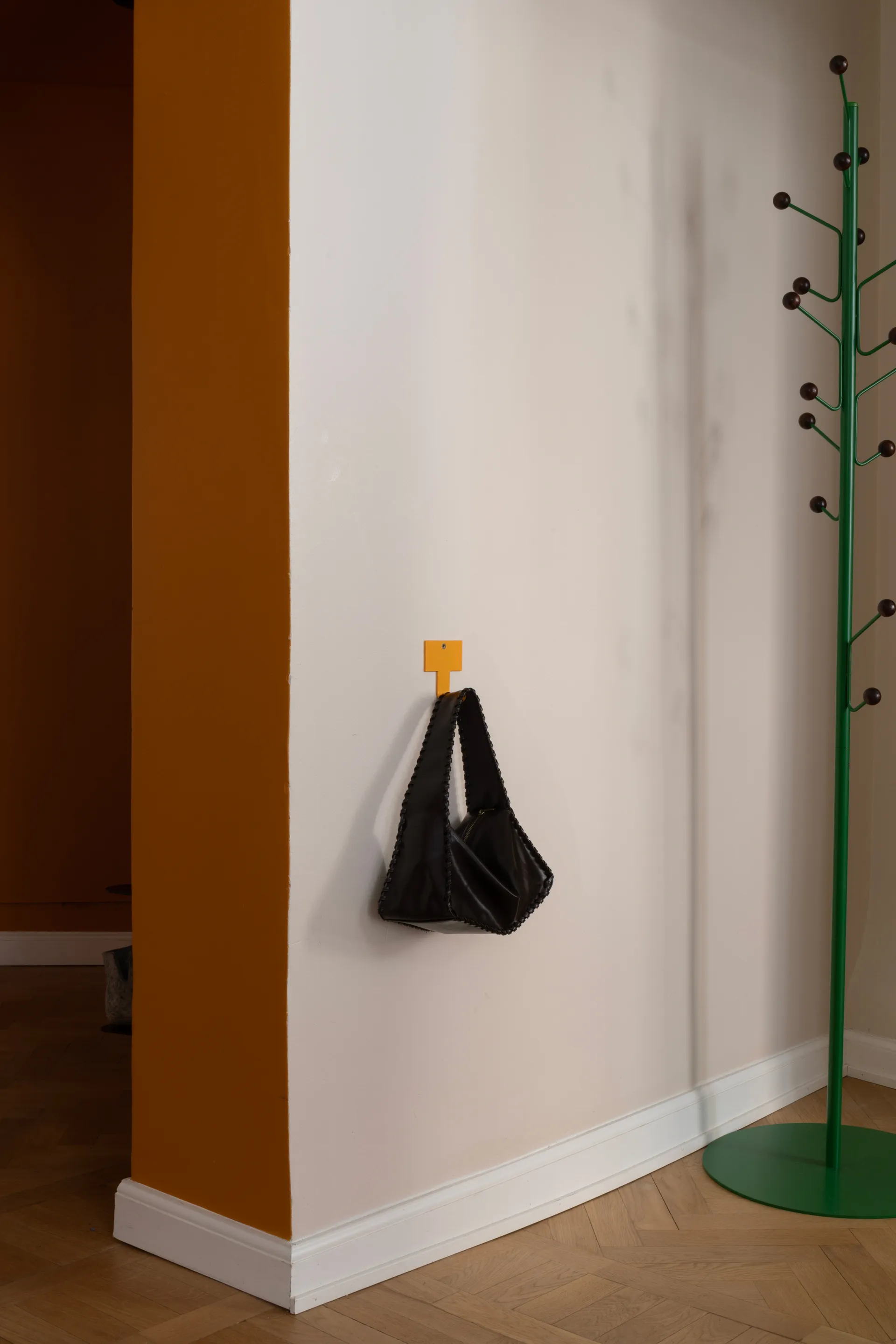 Bill Floor Kleiderhaken, Grün-Dunkelbraun Maze