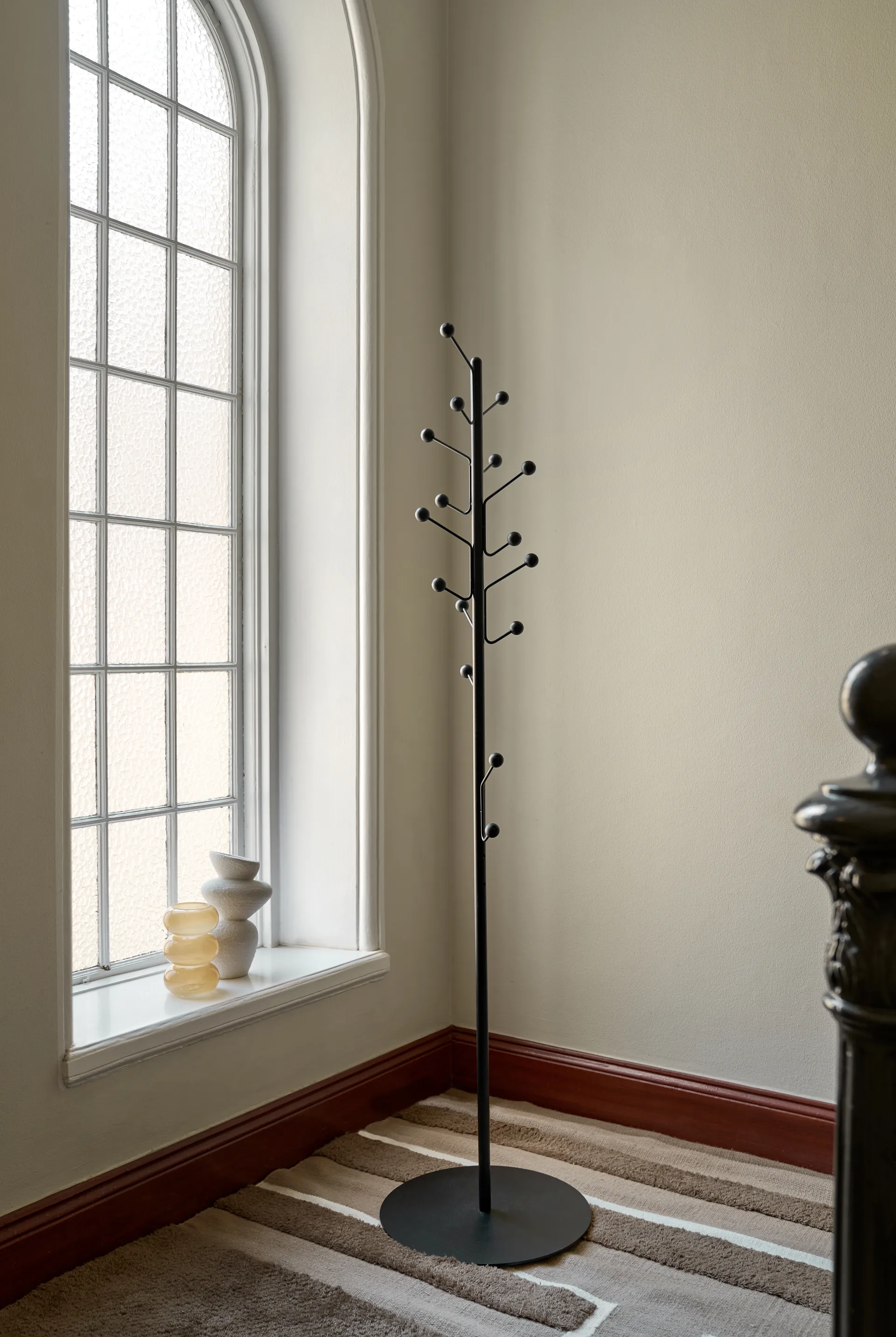 Bill Floor Kleiderhaken, Schwarz Maze