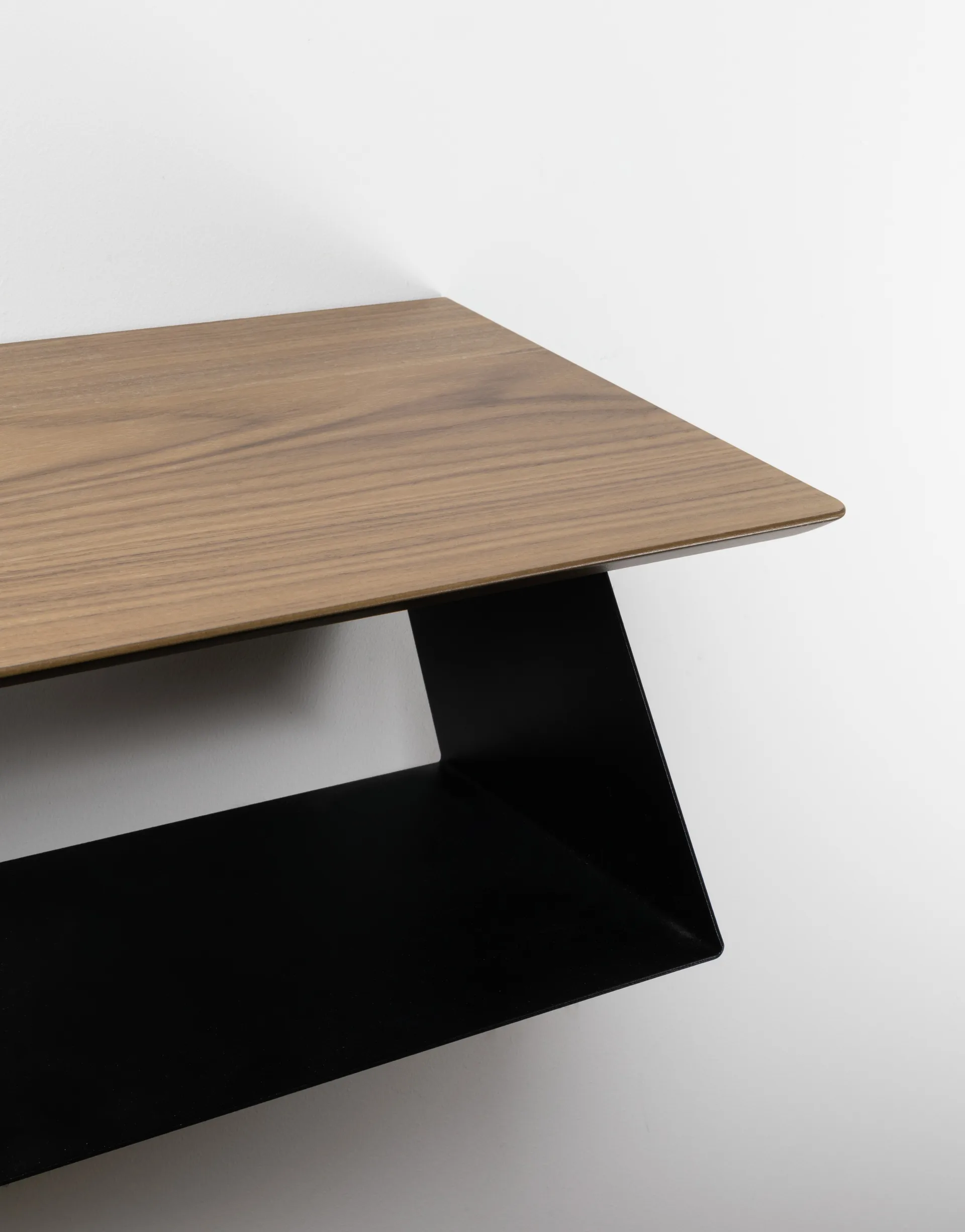 Edgy Wandregal, Schwarz-Walnuss Maze