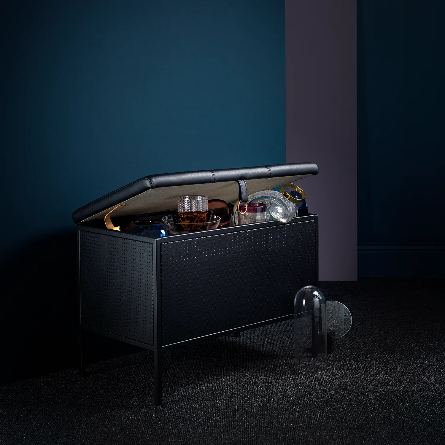 Frank Aufbewahrungsbank, Schwarz Maze