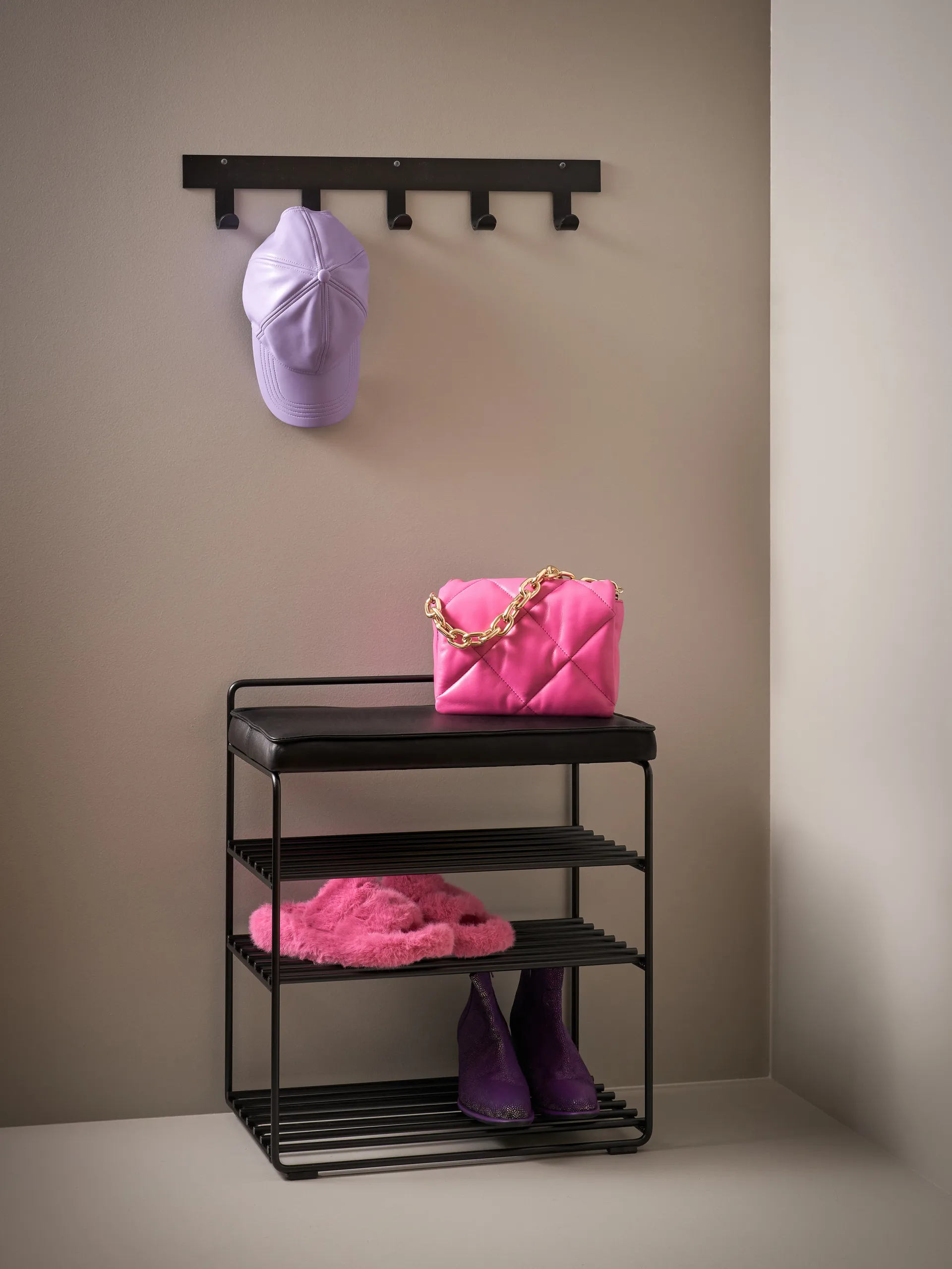 Lower East Seat Regal-Hocker 50 x 28 x 58cm, Black-black leather Maze