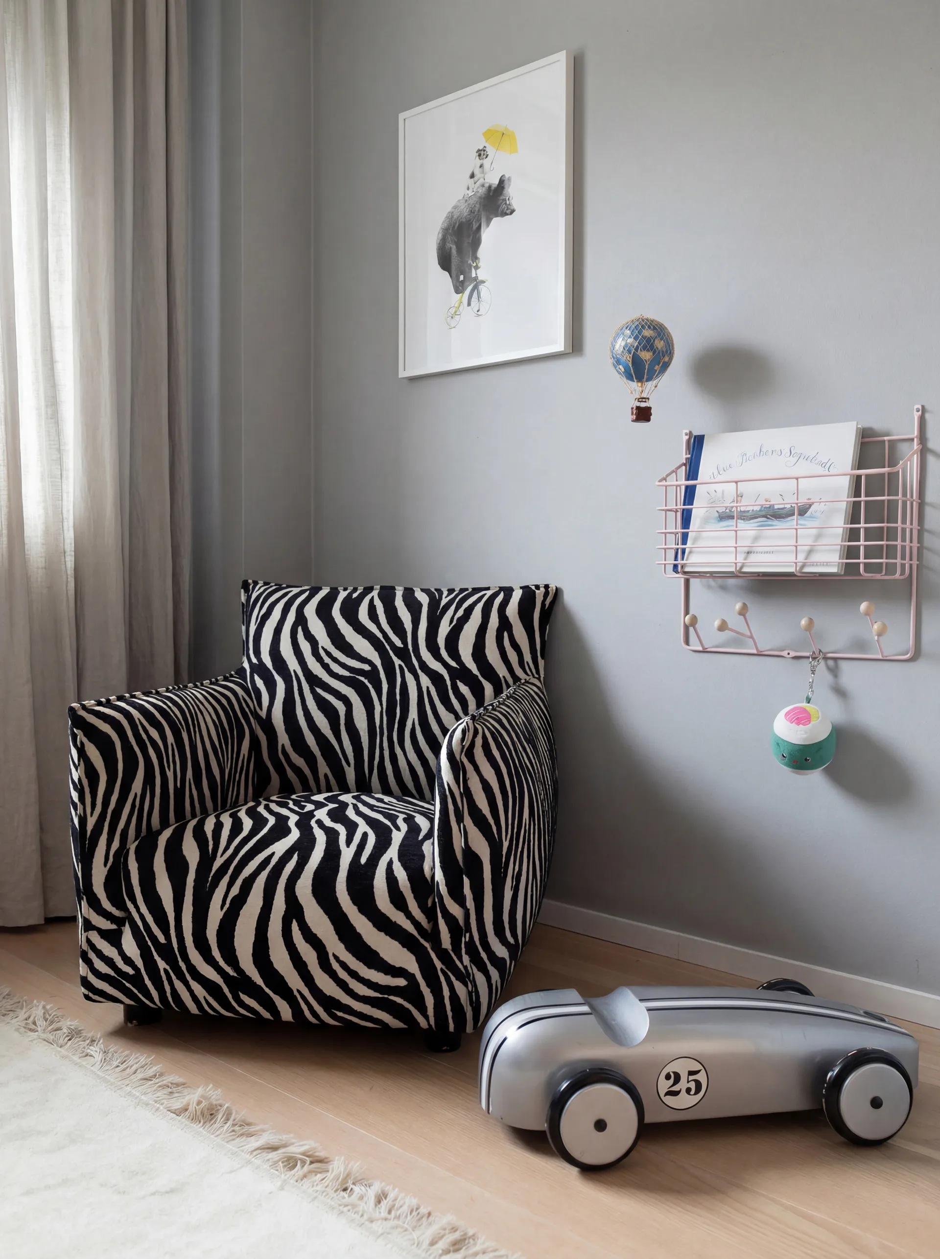 Mitten shelf Regal junior, Blassrosa, 38,6×35,2×8,6 cm Maze