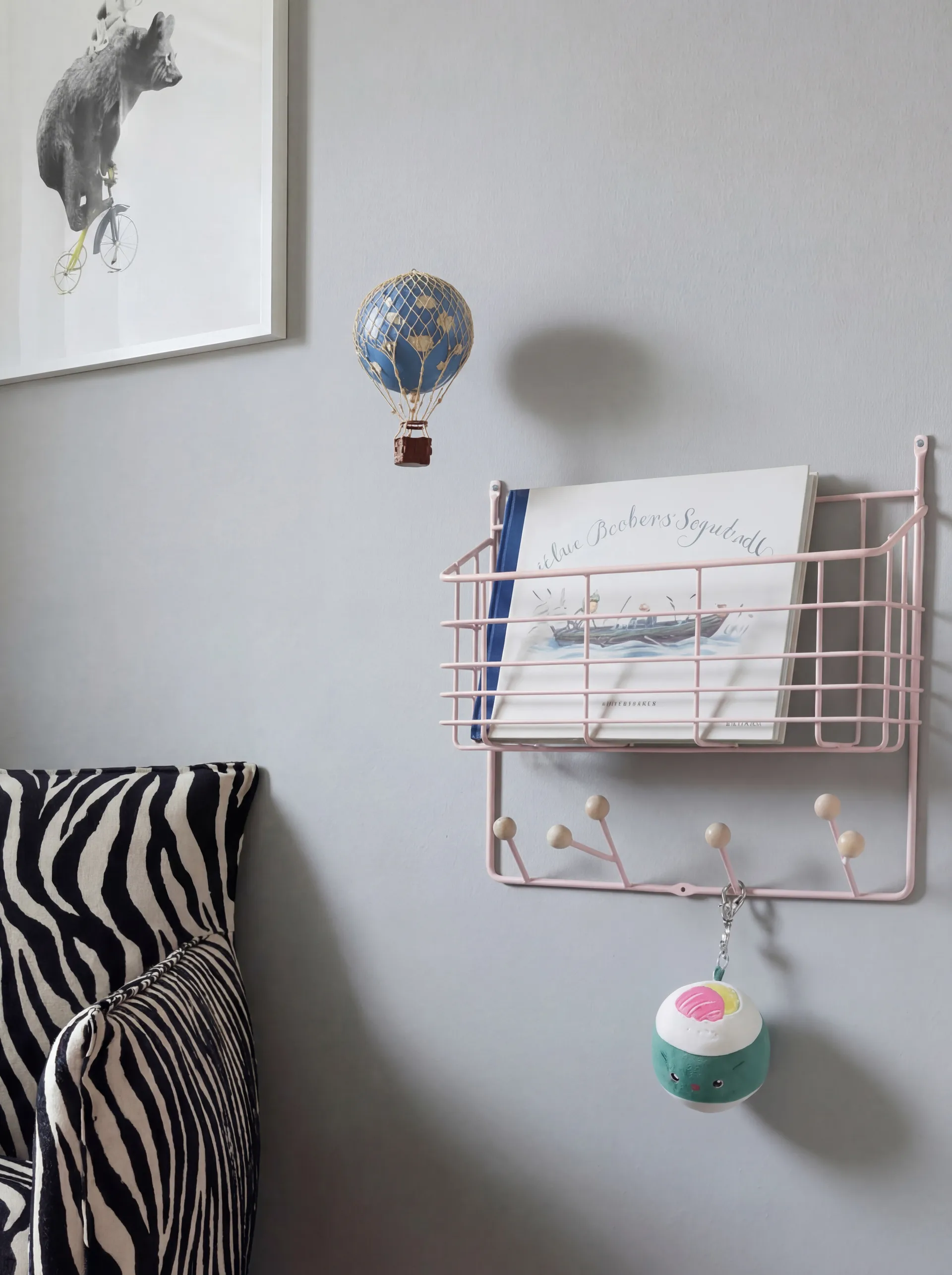 Mitten shelf Regal junior, Blassrosa, 38,6×35,2×8,6 cm Maze