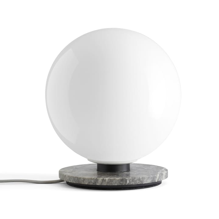 TR Bulb Wandleuchte - Opal shiny, Wandplatten aus grauem Marmor - MENU